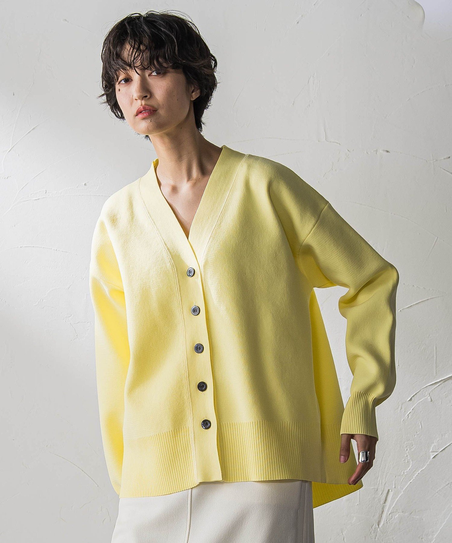 【メイソングレイ/MAYSON GREY】のスポンディッシュVネックニットカーディガン≪洗濯機で洗える≫ インテリア・キッズ・メンズ・レディースファッション・服の通販 founy(ファニー) 　ファッション　Fashion　レディースファッション　Fashion for Women　トップス・カットソー　Cut & Sew Tops　ニット　Knit Tops & Sweaters　カーディガン・羽織り　Layered Style Cardigans　Vネックトップス　V-Neck Tops / V-Cut Neckline Shirts　春　Spring　洗える　Machine Washable　カットソー　Cut and Sewn Top　カーディガン　Cardigan, Knitwear　軽量　Lightweight, Ultra Light　長袖　Long Sleeve, Full Sleeve　ミラノリブ　Milano Rib, Milano Stitch　無地　Plain, Solid Color　冬　Winter / This Winter　A/W・秋冬　Autumn/Winter　2025年　2025　2025-2026秋冬・A/W　Autumn/Winter 2025–26 AW25–26　イエロー|ID: prp329100004833623 ipo3291000000035200266