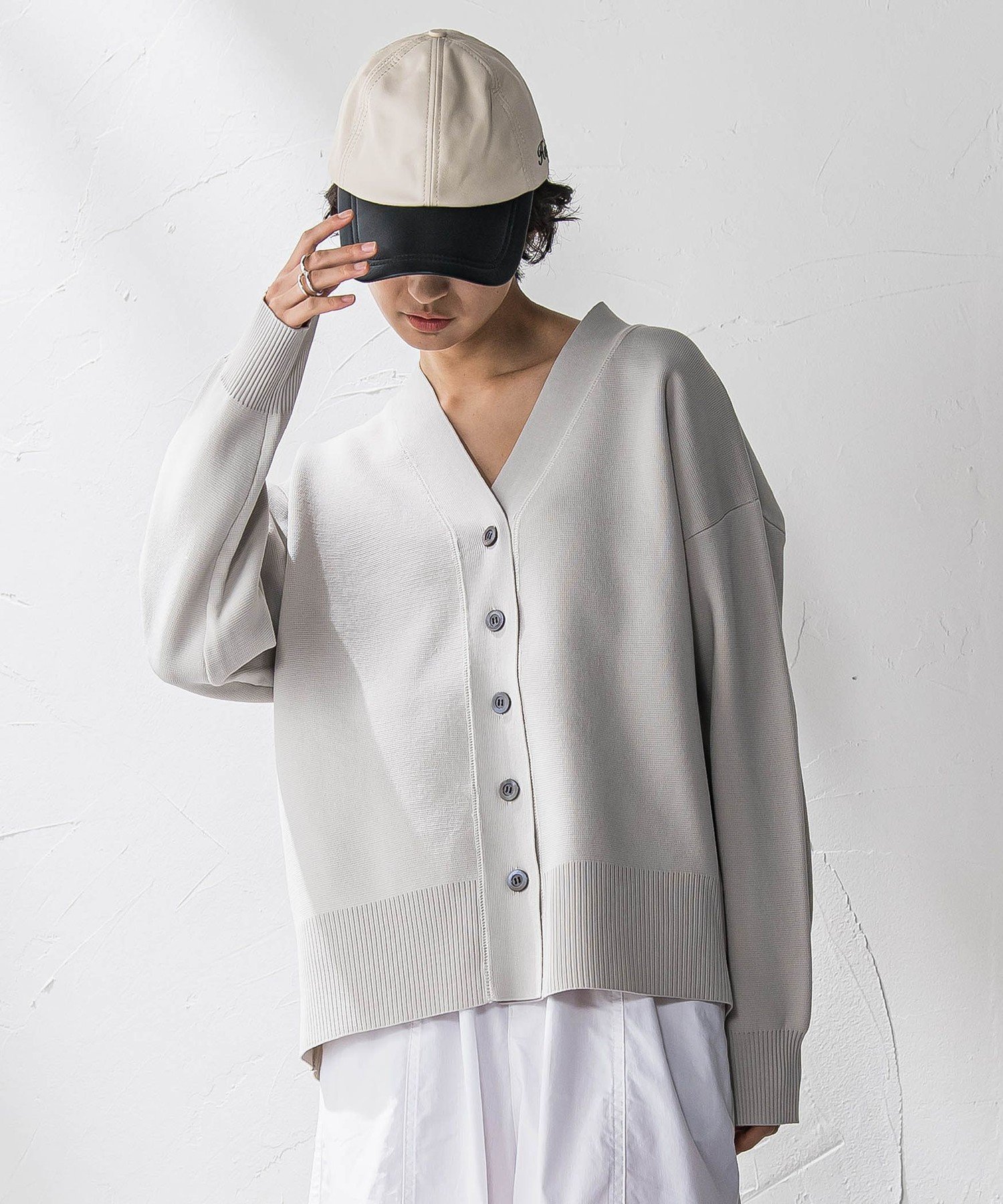 【メイソングレイ/MAYSON GREY】のスポンディッシュVネックニットカーディガン≪洗濯機で洗える≫ インテリア・キッズ・メンズ・レディースファッション・服の通販 founy(ファニー) 　ファッション　Fashion　レディースファッション　Fashion for Women　トップス・カットソー　Cut & Sew Tops　ニット　Knit Tops & Sweaters　カーディガン・羽織り　Layered Style Cardigans　Vネックトップス　V-Neck Tops / V-Cut Neckline Shirts　春　Spring　洗える　Machine Washable　カットソー　Cut and Sewn Top　カーディガン　Cardigan, Knitwear　軽量　Lightweight, Ultra Light　長袖　Long Sleeve, Full Sleeve　ミラノリブ　Milano Rib, Milano Stitch　無地　Plain, Solid Color　冬　Winter / This Winter　A/W・秋冬　Autumn/Winter　2025年　2025　2025-2026秋冬・A/W　Autumn/Winter 2025–26 AW25–26　ベージュ|ID: prp329100004833623 ipo3291000000035200267