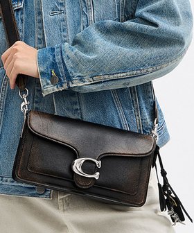 【コーチ/COACH】の【公式】タビー ショルダー バッグ 26・ラブド レザー 人気、トレンドファッション・服の通販 founy(ファニー) ファッション Fashion レディースファッション Fashion for Women ヴィンテージ Vintage Style クラシック Classic, Timeless Style ショルダー Shoulder, Shoulder Strap 財布 Wallet, Purse チャーム Charm, Pendant ニューヨーク New York, NYC Style ポケット Pocket, Pocket Detail モダン Modern, Contemporary ラップ Wrap, Wrap Design おすすめ Recommended / Our Picks ギフト プレゼント Gift / Present |ID:prp329100004833651