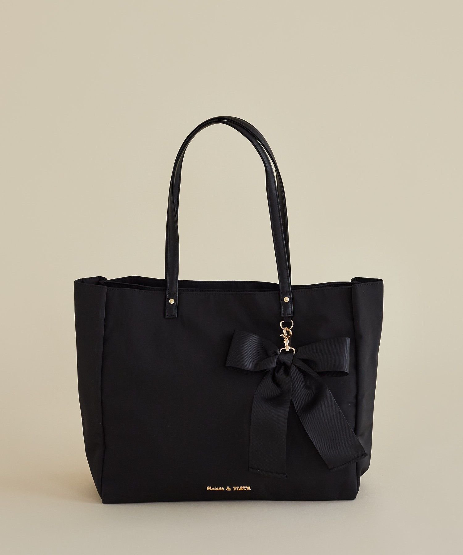 【メゾンドフルール/Maison de FLEUR】のリボンチャーム付き3ルームトートバッグ 人気、トレンドファッション・服の通販 founy(ファニー) 　ファッション　Fashion　レディースファッション　Fashion for Women　バッグ　Bags　チャーム　Charm, Pendant　ポケット　Pocket, Pocket Detail　リボン　Ribbon, Bow　ビジネス 仕事 通勤　Business / Work / Commuting　 other-1|ID: prp329100004833672 ipo3291000000035200952