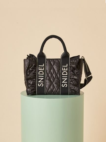 【スナイデル/SNIDEL】のフリルキルティングロゴバッグ インテリア・キッズ・メンズ・レディースファッション・服の通販 founy(ファニー) 　ファッション　Fashion　レディースファッション　Fashion for Women　バッグ　Bags　キルティング　Quilted, Quilting　軽量　Lightweight, Ultra Light　シンプル　Simple, Minimal　スポーティ　Sporty, Casual Athletic　スマート　Smart, Elegant　トレンド　Trend, Trending Now　定番　Standard, Basic Item　手帳　Planner, Notebook　フェミニン　Feminine, Girly　ポケット　Pocket, Pocket Detail　ポーチ　Pouch, Small Case　おすすめ　Recommended / Our Picks　BLK[009]|ID: prp329100004833700 ipo3291000000035201374