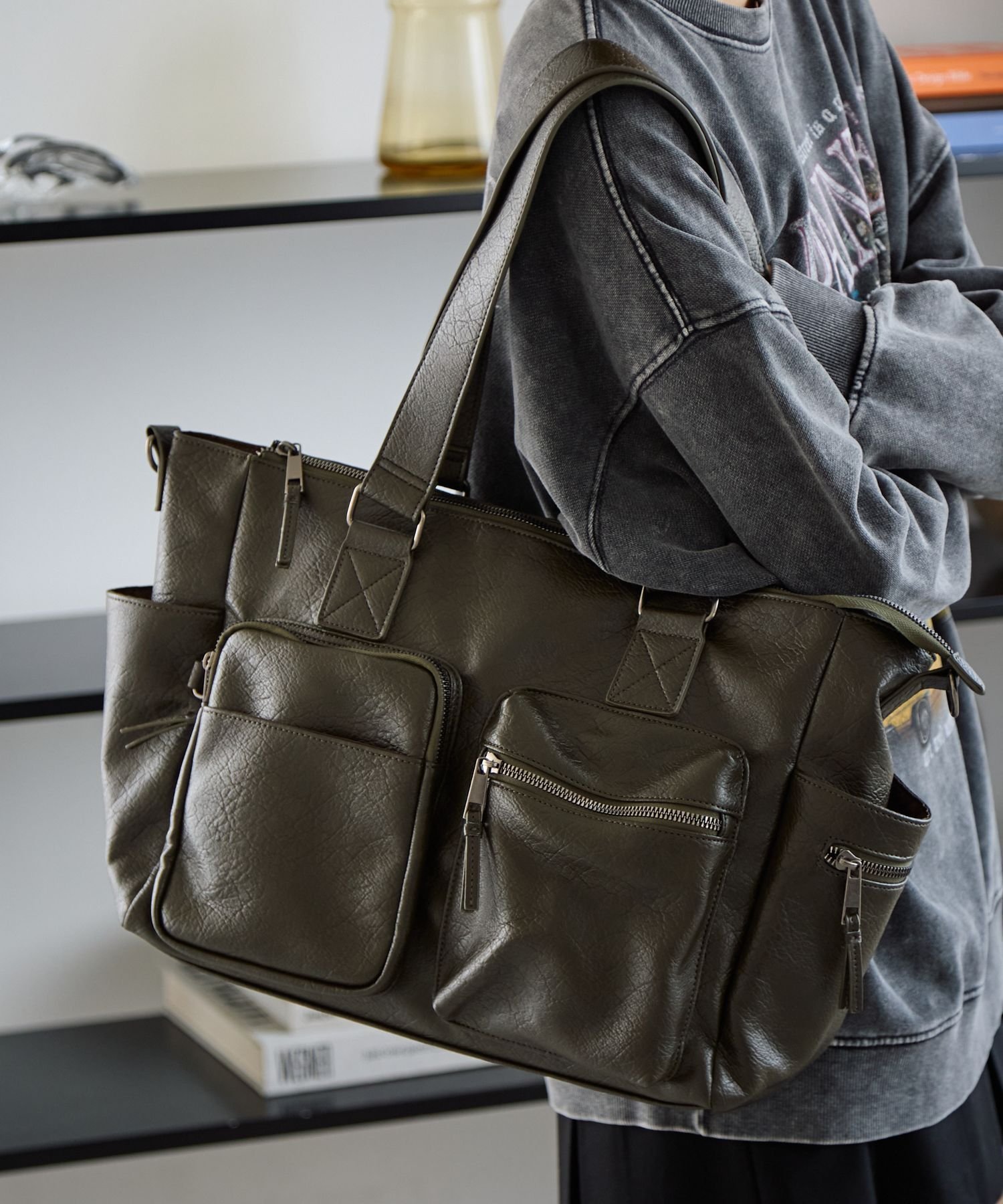 【ページボーイ/PAGEBOY】のPBLIM 10ポケットボストンバッグ インテリア・キッズ・メンズ・レディースファッション・服の通販 founy(ファニー) 　ファッション　Fashion　レディースファッション　Fashion for Women　バッグ　Bags　おすすめ　Recommended / Our Picks　ショルダー　Shoulder, Shoulder Strap　チャーム　Charm, Pendant　ボストンバッグ　Boston Bag, Retro Bag　ポケット　Pocket, Pocket Detail　旅行　Travel　ビジネス 仕事 通勤　Business / Work / Commuting　カーキ78|ID: prp329100004833704 ipo3291000000035201404