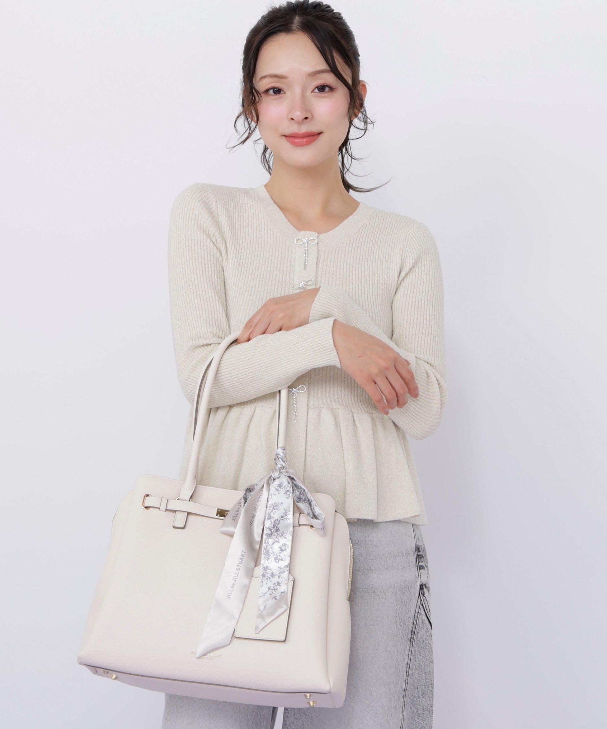 【ジルバイジルスチュアート/JILL by JILLSTUART】のスカーフ付きベルテッドトート インテリア・キッズ・メンズ・レディースファッション・服の通販 founy(ファニー) ファッション Fashion レディースファッション Fashion for Women バッグ Bags シンプル Simple, Minimal スカーフ Scarf, Neckwear スマート Smart, Elegant ビジネス 仕事 通勤 Business / Work / Commuting エクリュ|ID: prp329100004833710 ipo3291000000035201472