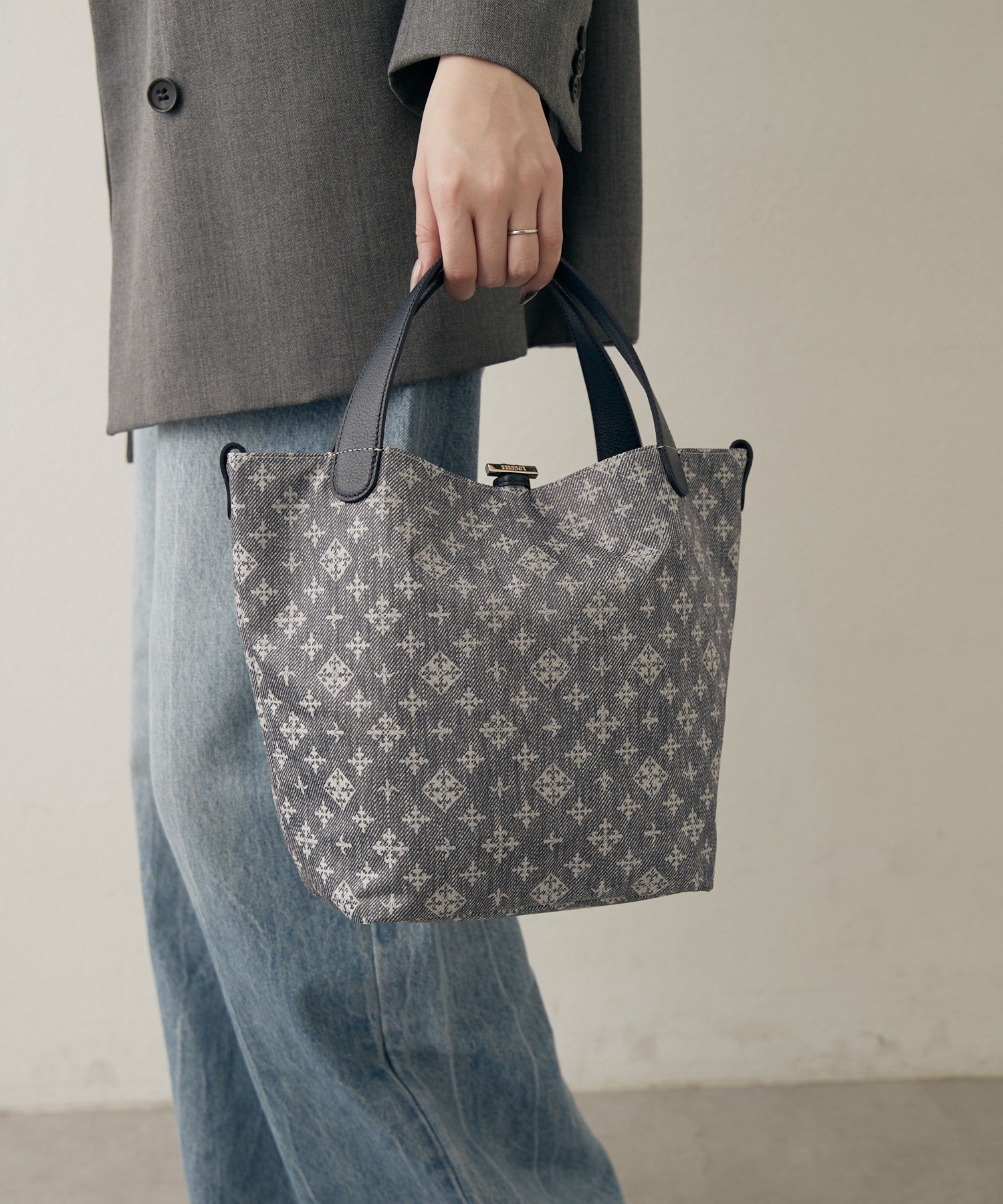 【ラシット/russet】のナイロンジャガード2WAYミニトートバッグ インテリア・キッズ・メンズ・レディースファッション・服の通販 founy(ファニー) 　ファッション　Fashion　レディースファッション　Fashion for Women　バッグ　Bags　ウォッシュ　Washed Finish　デニム　Denim, Jeans Material　なめらか　Smooth, Silky Texture　パープル　Purple, Violet　フィット　Fit, Slim Fit　フォルム　Silhouette, Form　プリント　Print, Printed Pattern　プレート　Plate, Dish　ポケット　Pocket, Pocket Detail　日本製　Made In Japan　エレガント 上品　Elegant　ビジネス 仕事 通勤　Business / Work / Commuting　インディゴブルー|ID: prp329100004833899 ipo3291000000035204634