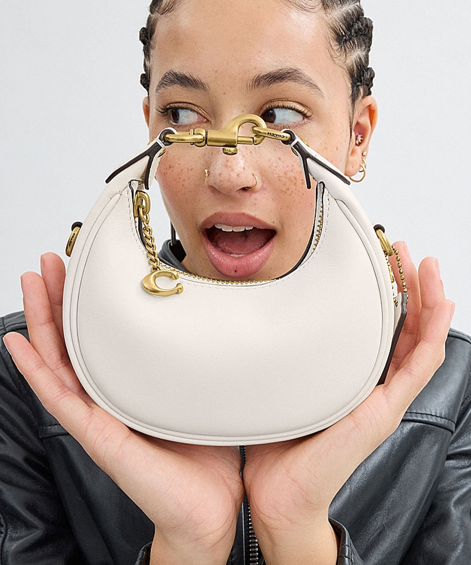 【コーチ/COACH】の【公式】ジョニー バッグ 人気、トレンドファッション・服の通販 founy(ファニー) 　ファッション　Fashion　レディースファッション　Fashion for Women　バッグ　Bags　アクセサリー　Fashion Accessories　クラシック　Classic, Timeless Style　ニューヨーク　New York, NYC Style　ラップ　Wrap, Wrap Design　おすすめ　Recommended / Our Picks　ギフト プレゼント　Gift / Present　ビジネス 仕事 通勤　Business / Work / Commuting　 other-1|ID: prp329100004833903 ipo3291000000035204653