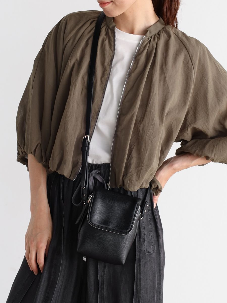 【ラシュッド/LASUD】のボトムエンボスショルダーバッグ インテリア・キッズ・メンズ・レディースファッション・服の通販 founy(ファニー) 　ファッション　Fashion　レディースファッション　Fashion for Women　バッグ　Bags　ショルダー　Shoulder, Shoulder Strap　シンプル　Simple, Minimal　スマホ　Smartphone, Mobile Device　フラップ　Flap, Flap Pocket　ポケット　Pocket, Pocket Detail　ポーチ　Pouch, Small Case　手帳　Planner, Notebook　財布　Wallet, Purse　ブラック|ID: prp329100004833906 ipo3291000000035204699