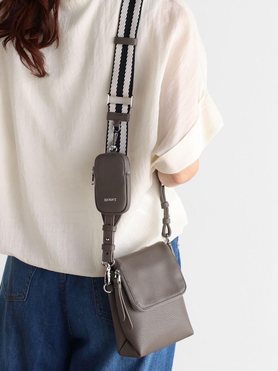 【ラシュッド/LASUD】のボトムエンボスショルダーバッグ インテリア・キッズ・メンズ・レディースファッション・服の通販 founy(ファニー) 　ファッション　Fashion　レディースファッション　Fashion for Women　バッグ　Bags　ショルダー　Shoulder, Shoulder Strap　シンプル　Simple, Minimal　スマホ　Smartphone, Mobile Device　フラップ　Flap, Flap Pocket　ポケット　Pocket, Pocket Detail　ポーチ　Pouch, Small Case　手帳　Planner, Notebook　財布　Wallet, Purse　グレージュ|ID: prp329100004833906 ipo3291000000035204702