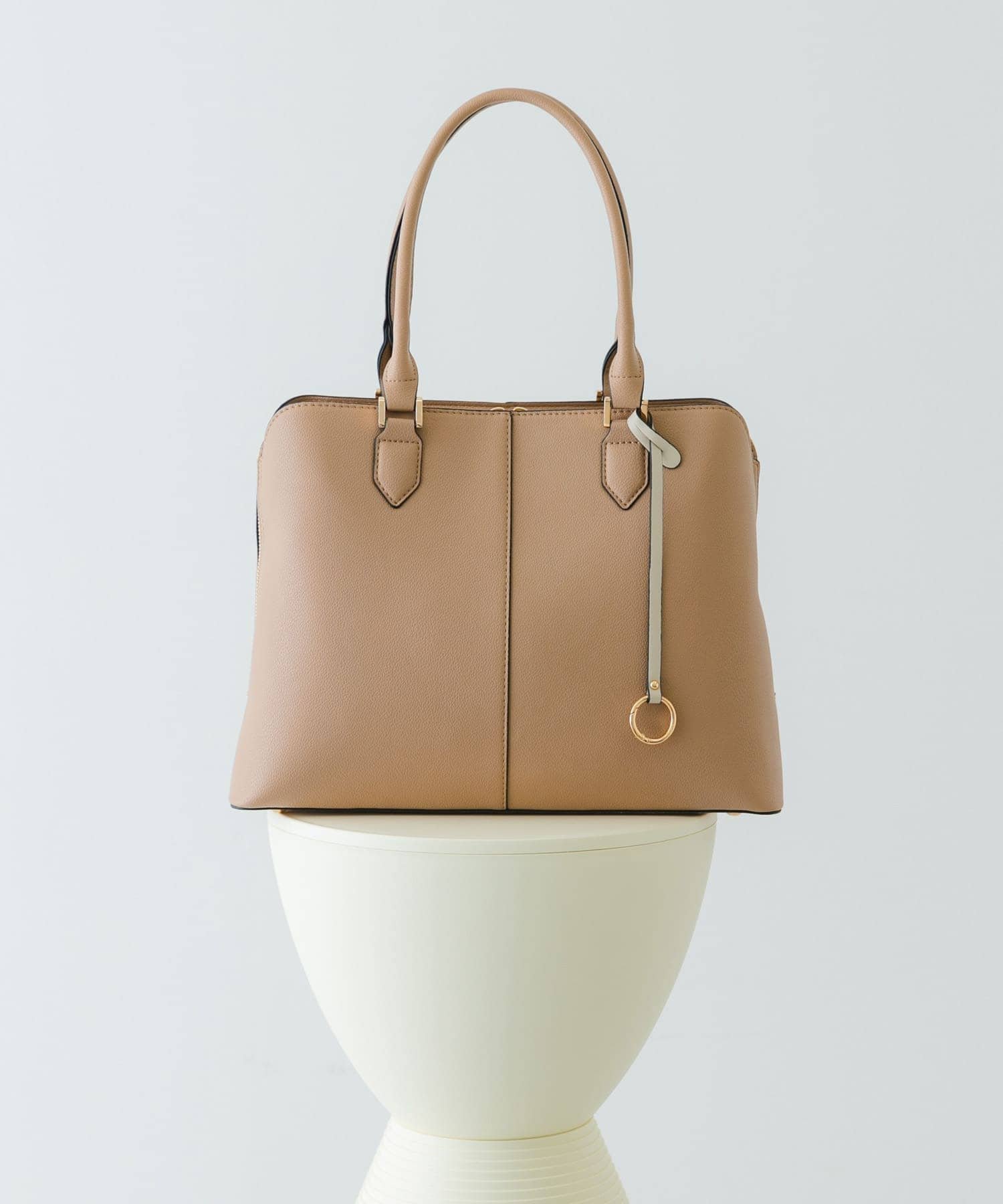 【ロデスコ/RODE SKO / URBAN RESEARCH】のセンターステッチトートバッグ インテリア・キッズ・メンズ・レディースファッション・服の通販 founy(ファニー) 　ファッション　Fashion　レディースファッション　Fashion for Women　バッグ　Bags　おすすめ　Recommended / Our Picks　チャーム　Charm, Pendant　デニム　Denim, Jeans Material　ベーシック　Basic, Essential　ビジネス 仕事 通勤　Business / Work / Commuting　BEIGE|ID: prp329100004833925 ipo3291000000035205059