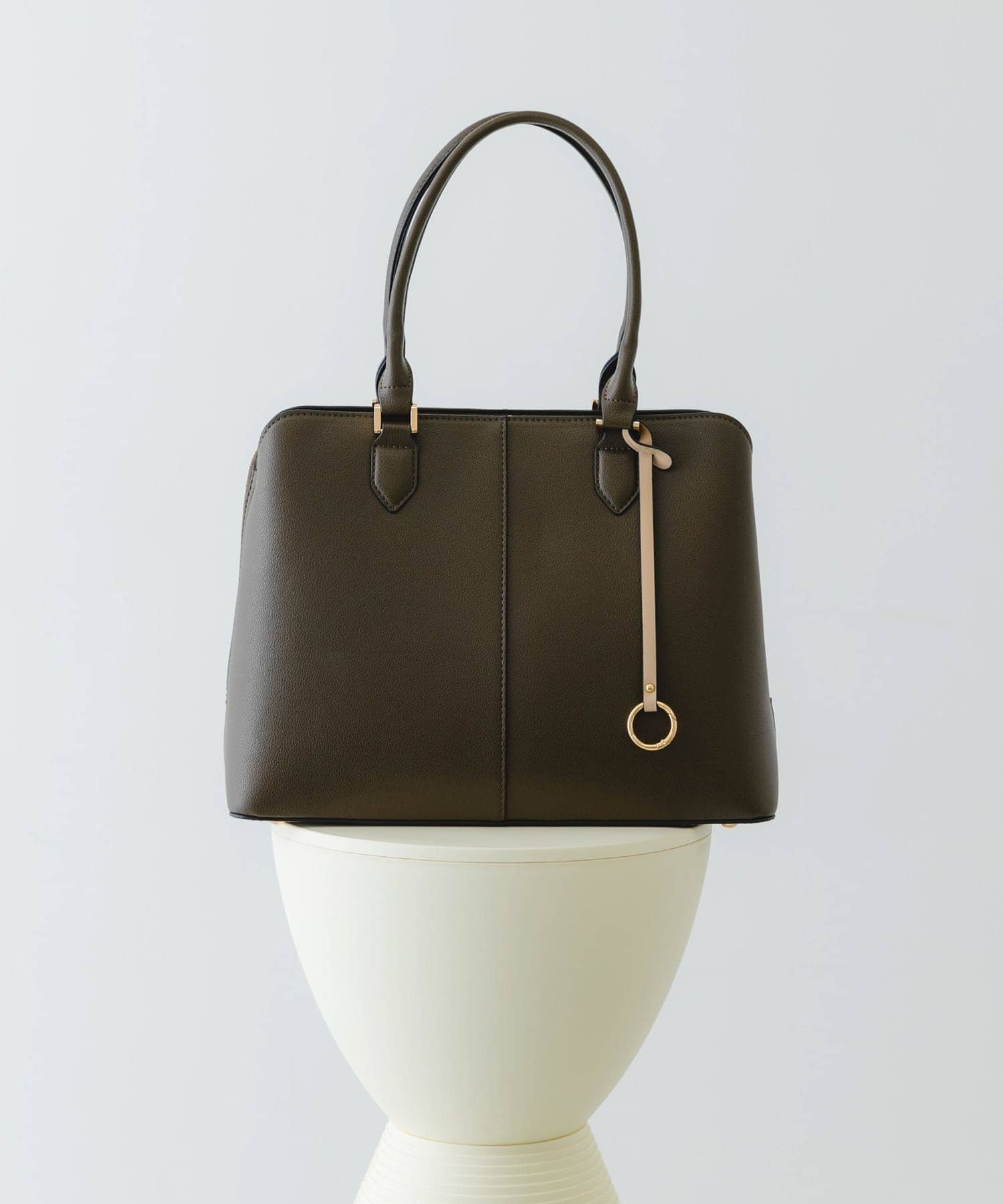 【ロデスコ/RODE SKO / URBAN RESEARCH】のセンターステッチトートバッグ インテリア・キッズ・メンズ・レディースファッション・服の通販 founy(ファニー) 　ファッション　Fashion　レディースファッション　Fashion for Women　バッグ　Bags　おすすめ　Recommended / Our Picks　チャーム　Charm, Pendant　デニム　Denim, Jeans Material　ベーシック　Basic, Essential　ビジネス 仕事 通勤　Business / Work / Commuting　TAUPE|ID: prp329100004833925 ipo3291000000035205060