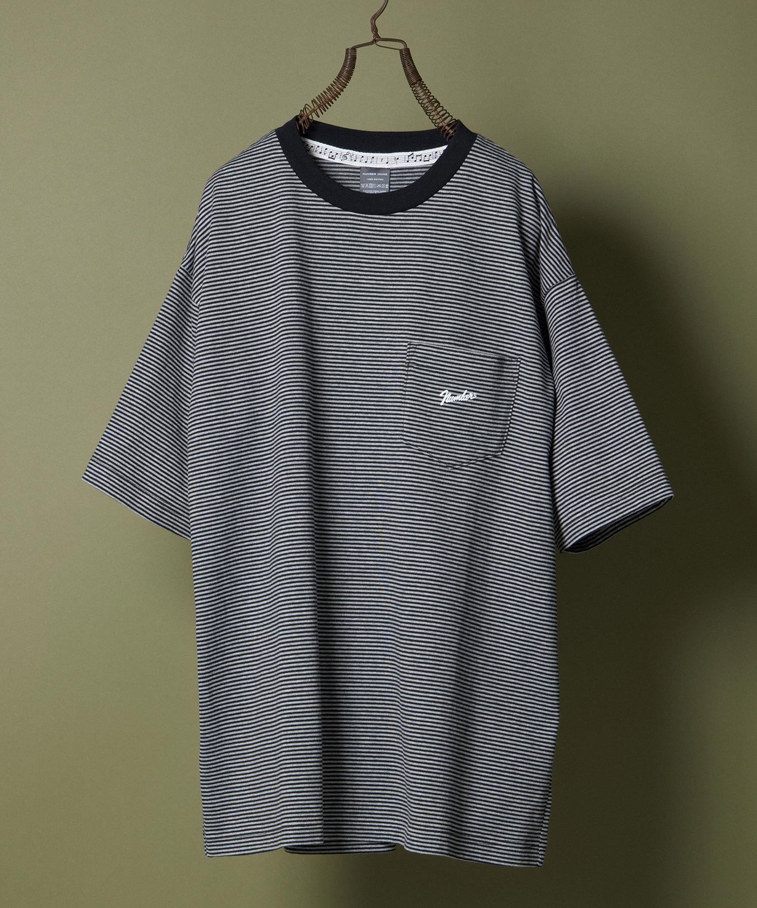 【ナンバー/Number】のNARROW STRIPED POCKET T-SHIRT インテリア・キッズ・メンズ・レディースファッション・服の通販 founy(ファニー) 　ファッション　Fashion　レディースファッション　Fashion for Women　トップス・カットソー　Cut & Sew Tops　シャツ・ブラウス・オフィスカジュアル　Elegant Blouses & Button-Ups　ロングTシャツ・Tシャツ　Longline T-Shirts & Tees　アシンメトリー　Asymmetrical Style　カーディガン　Cardigan, Knitwear　スラックス　Slacks, Dress Pants　スリム　Slim, Slim Fit　セットアップ　Set-Up, Coordinated Outfit　トレンド　Trend, Trending Now　プリント　Print, Printed Pattern　ボーダー　Border, Stripe　ポケット　Pocket, Pocket Detail　モノトーン　Monotone, Black and White　無地　Plain, Solid Color　ワイド　Wide, Wide Fit　ワンポイント　One Point, Statement Accent　おすすめ　Recommended / Our Picks　BLACK x DARK GRAY|ID: prp329100004833955 ipo3291000000035205542