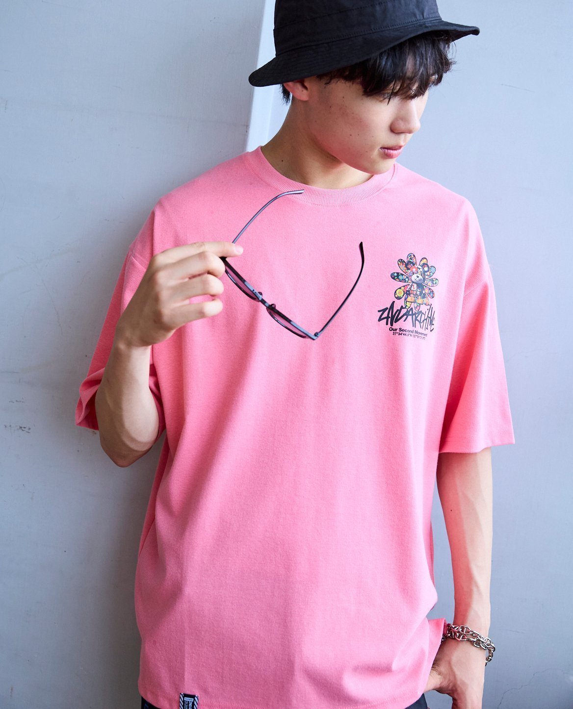 【イーブス/YEVS】の【2ND ARCHIVE】2ND ARCHIVE TEE【ユニセックス】 半袖Tシャツ インテリア・キッズ・メンズ・レディースファッション・服の通販 founy(ファニー) 　ファッション　Fashion　レディースファッション　Fashion for Women　トップス・カットソー　Cut & Sew Tops　シャツ・ブラウス・オフィスカジュアル　Elegant Blouses & Button-Ups　ロングTシャツ・Tシャツ　Longline T-Shirts & Tees　カラフル　Colorful Design　カーゴパンツ　Cargo Pants, Utility Pants　キャップ　Cap, Baseball Cap　キャラクター　Character, Licensed Characters　グラフィック　Graphic, Graphic Design　ショーツ　Shorts, Short Pants　シンプル　Simple, Minimal　スニーカー　Sneakers, Trainers　デニム　Denim, Jeans Material　トレンド　Trend, Trending Now　パーカー　Hoodie, Parka　フロント　Front, Front Design　プリント　Print, Printed Pattern　ベーシック　Basic, Essential　半袖　Short Sleeve, Half Sleeve　ロング　Long, Long-Length　ワンポイント　One Point, Statement Accent　おすすめ　Recommended / Our Picks　夏　Summer　ピンク|ID: prp329100004833970 ipo3291000000035205852