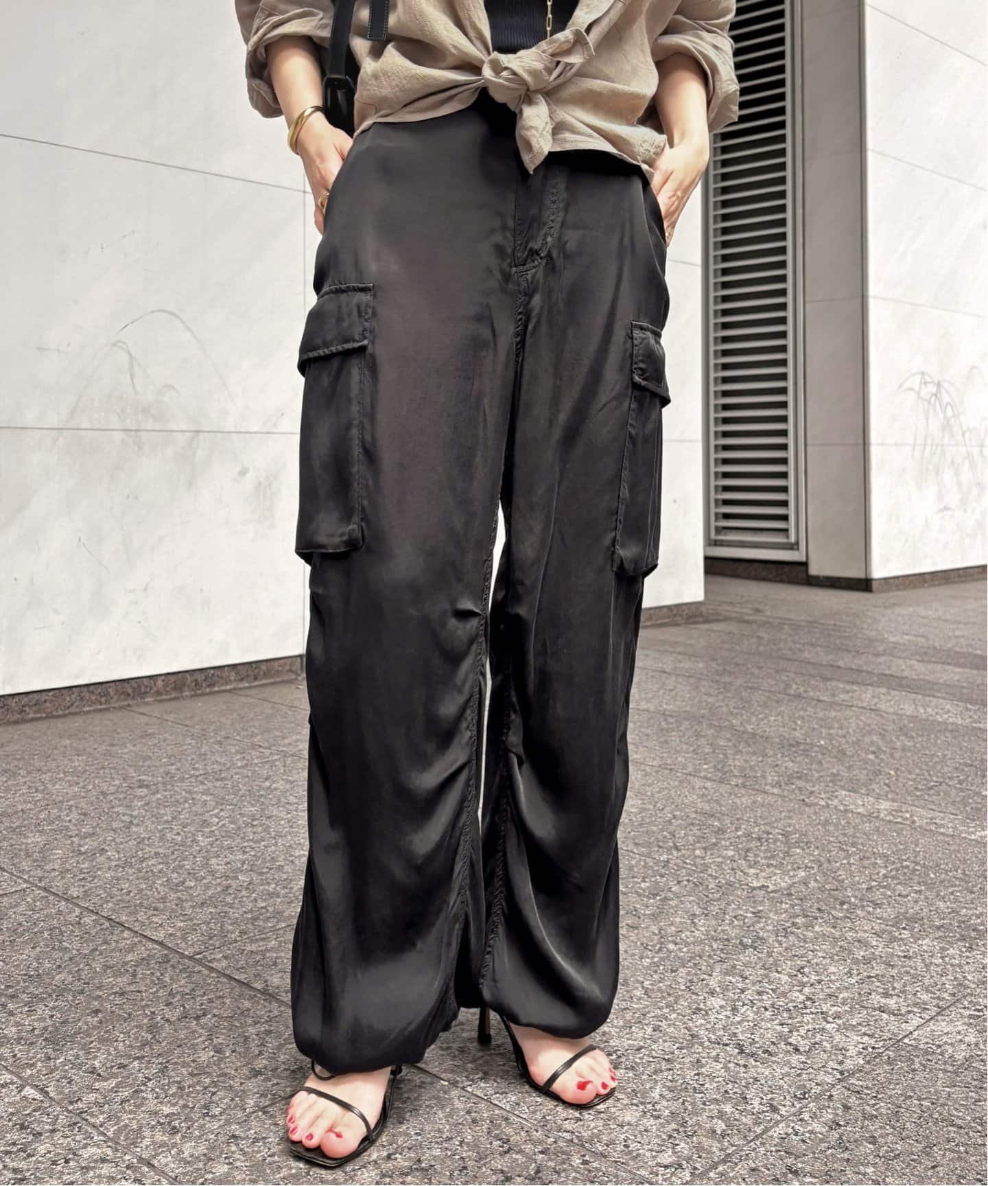 【エーピーストゥディオ/AP STUDIO】のピグメントカーゴパンツ(ブラック) 人気、トレンドファッション・服の通販 founy(ファニー) 　ファッション　Fashion　レディースファッション　Fashion for Women　パンツ　Pants & Trousers　とろみ　Fluid, Flowy Fabric　カーゴパンツ　Cargo Pants, Utility Pants　シューズ　Shoes, Footwear　スマート　Smart, Elegant　プリント　Print, Printed Pattern　ミリタリー　Military, Army Style　ヴィンテージ　Vintage Style　エレガント 上品　Elegant　 other-1|ID: prp329100004834072 ipo3291000000035207390