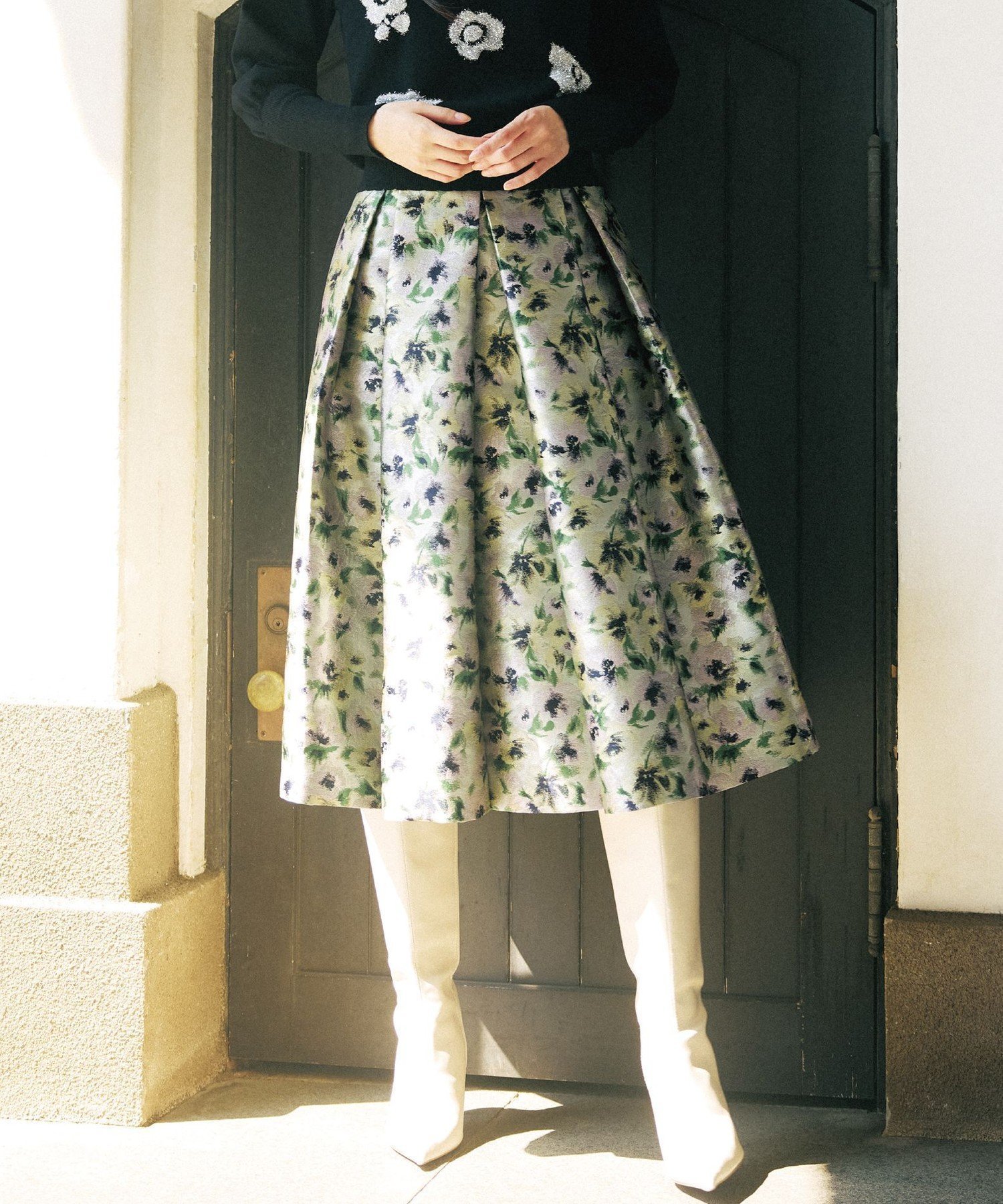 【トゥー ビー シック/TO BE CHIC】のアンティークフラワー刺しゅう タックスカート 人気、トレンドファッション・服の通販 founy(ファニー) 　ファッション　Fashion　レディースファッション　Fashion for Women　スカート　Skirts　アンティーク　Antique-Inspired　ギャザー　Gathered, Ruffled　ジャカード／ジャガード　Jacquard, Woven Pattern　フィット　Fit, Slim Fit　フラワー　Flower, Floral　フロント　Front, Front Design　ボックス　Boxy, Box Shape　 other-1|ID: prp329100004834097 ipo3291000000035207704