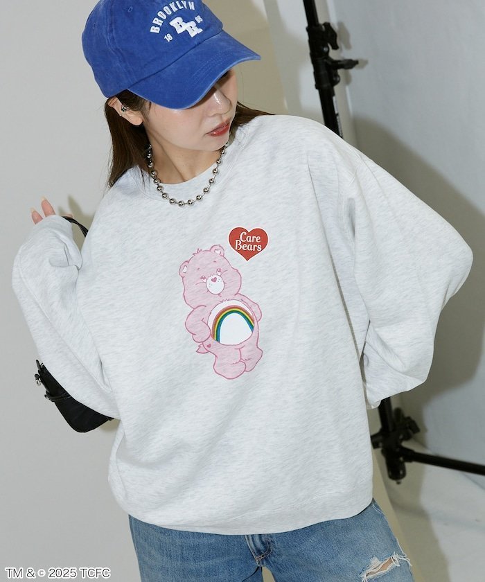 【フリークスストア/FREAK'S STORE】のCareBears(TM)/ケアベア(TM) フロント プリント クルーネックスウェット 限定展開 25AW インテリア・キッズ・メンズ・レディースファッション・服の通販 founy(ファニー) 　ファッション　Fashion　レディースファッション　Fashion for Women　トップス・カットソー　Cut & Sew Tops　レディースパーカー・カジュアルフーディー　Casual Hoodies & Sweatshirts　スウェット・クルーネックトップス　Sweatshirts & Crewnecks / Relaxed Fit Sweat Tops　インナー　Innerwear　キャップ　Cap, Baseball Cap　キャラクター　Character, Licensed Characters　シンプル　Simple, Minimal　ダメージ　Distressed, Destroyed　デニム　Denim, Jeans Material　人気　Popular, Best Seller　フロント　Front, Front Design　プリント　Print, Printed Pattern　プリーツ　Pleats, Pleated　ワイド　Wide, Wide Fit　A/W・秋冬　Autumn/Winter　冬　Winter / This Winter　おすすめ　Recommended / Our Picks　2025年　2025　2025-2026秋冬・A/W　Autumn/Winter 2025–26 AW25–26　ライトグレー|ID: prp329100004834149 ipo3291000000035208244