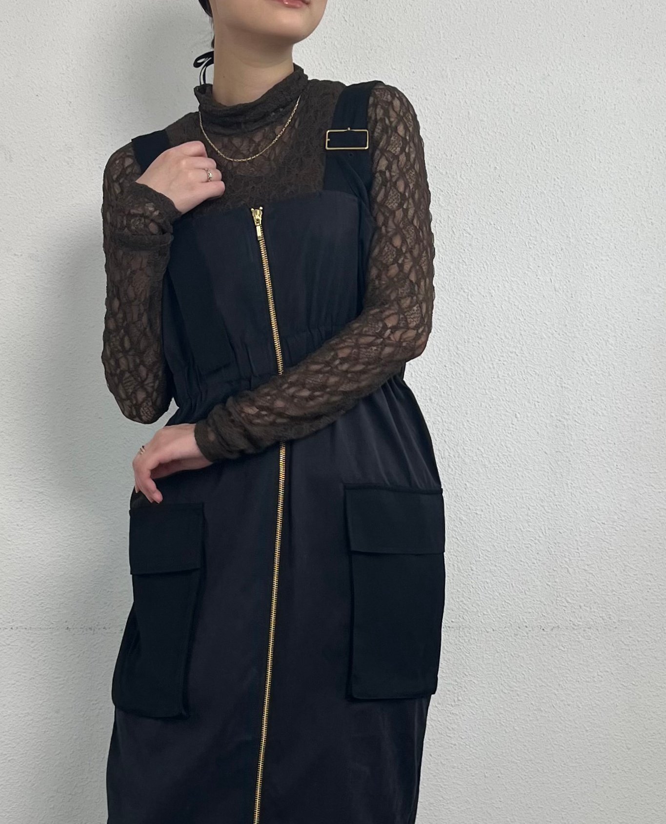 【イーブス/YEVS】の異素材切替ジャンパースカート インテリア・キッズ・メンズ・レディースファッション・服の通販 founy(ファニー) 　ファッション　Fashion　レディースファッション　Fashion for Women　スカート　Skirts　インナー　Innerwear　厚底　Platform Shoes　切替　Switching, Contrast Panel　シアー　Sheer, See-Through　ショルダー　Shoulder, Shoulder Strap　スニーカー　Sneakers, Trainers　タートルネック　Turtleneck, High Neck　バランス　Balance, Style Balance　ブルゾン　Blouson, Bomber Jacket　ポケット　Pocket, Pocket Detail　ライダースジャケット　Riders, Biker Jacket　ロング　Long, Long-Length　A/W・秋冬　Autumn/Winter　ブラック|ID: prp329100004834170 ipo3291000000035208772