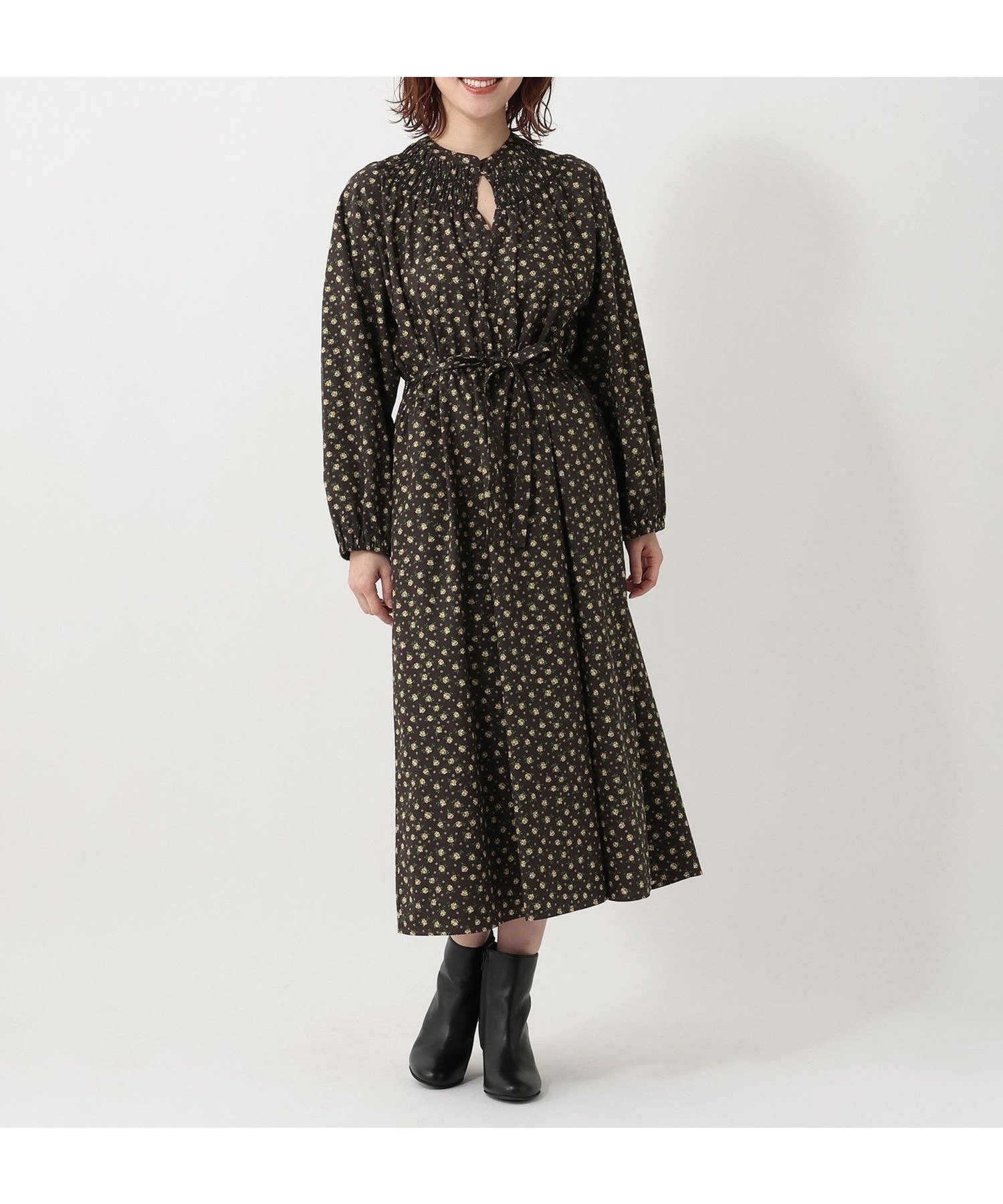 【アフタヌーンティー リビング/Afternoon Tea LIVING】のシャーリングワンピース/リバティプリント インテリア・キッズ・メンズ・レディースファッション・服の通販 founy(ファニー) 　ファッション　Fashion　レディースファッション　Fashion for Women　ワンピース　Dresses　エレガント 上品　Elegant　シャーリング　Shirring, Ruched　ブロード　Broadcloth, Fine Cotton　ポケット　Pocket, Pocket Detail　リボン　Ribbon, Bow　別注　Limited Edition, Custom Order　ブラック|ID: prp329100004834208 ipo3291000000035209507