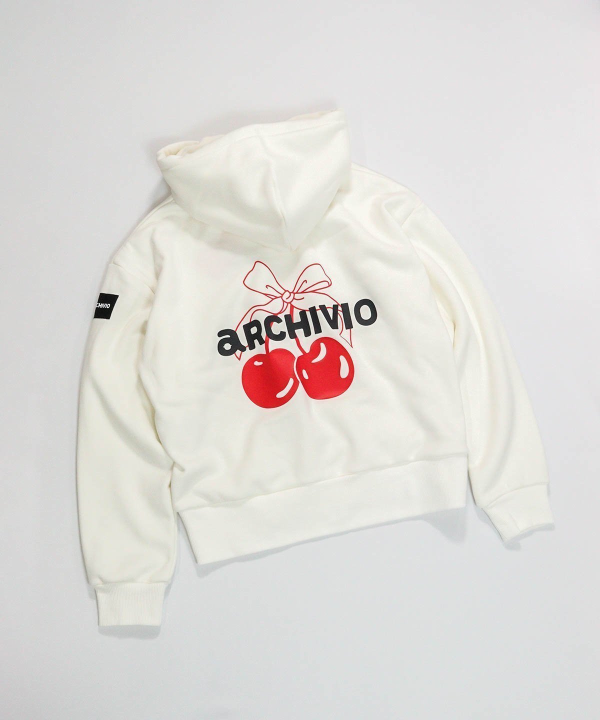 【アルチビオ/archivio】の【アルチビオ公式】チェリー柄裏起毛パーカー インテリア・キッズ・メンズ・レディースファッション・服の通販 founy(ファニー) 　ファッション　Fashion　レディースファッション　Fashion for Women　トップス・カットソー　Cut & Sew Tops　レディースパーカー・カジュアルフーディー　Casual Hoodies & Sweatshirts　おすすめ　Recommended / Our Picks　ギフト プレゼント　Gift / Present　コレクション　Collection, Seasonal Line　ゴルフ　Golf　スポーツ　Sports, Activewear　チェリー　Cherry, Cherry Pattern　トレンド　Trend, Trending Now　トレーナー　Sweatshirt, Trainer　ネイティブ　Native, Ethnic Style　パーカー　Hoodie, Parka　プリント　Print, Printed Pattern　ポケット　Pocket, Pocket Detail　ホワイト|ID: prp329100004834232 ipo3291000000035209764