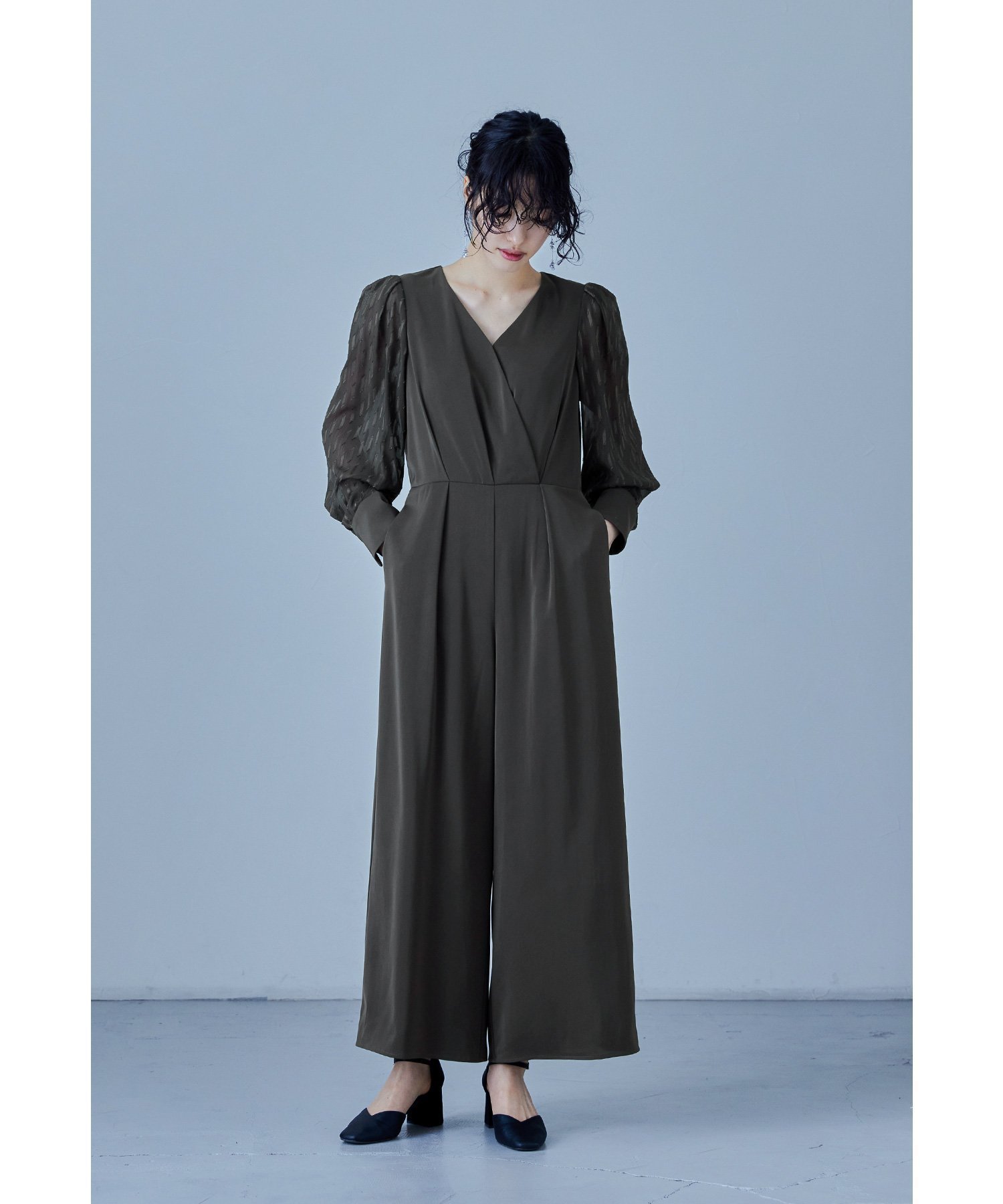 【ビーフラット/bflat】のカシュクールデザインパンツドレス オールインワン パーティードレス インテリア・キッズ・メンズ・レディースファッション・服の通販 founy(ファニー) 　ファッション　Fashion　レディースファッション　Fashion for Women　パンツ　Pants & Trousers　カフス　Cuff Design　クール　Cool, Chic　シンプル　Simple, Minimal　ドット　Polka Dot, Dot Pattern　ドレス　Dress, One-Piece　ネックレス　Necklace, Pendant Necklace　ポケット　Pocket, Pocket Detail　ワイド　Wide, Wide Fit　おすすめ　Recommended / Our Picks　結婚式　Wedding　披露宴　Wedding Reception　二次会　After Party　チャコール|ID: prp329100004834255 ipo3291000000035210043