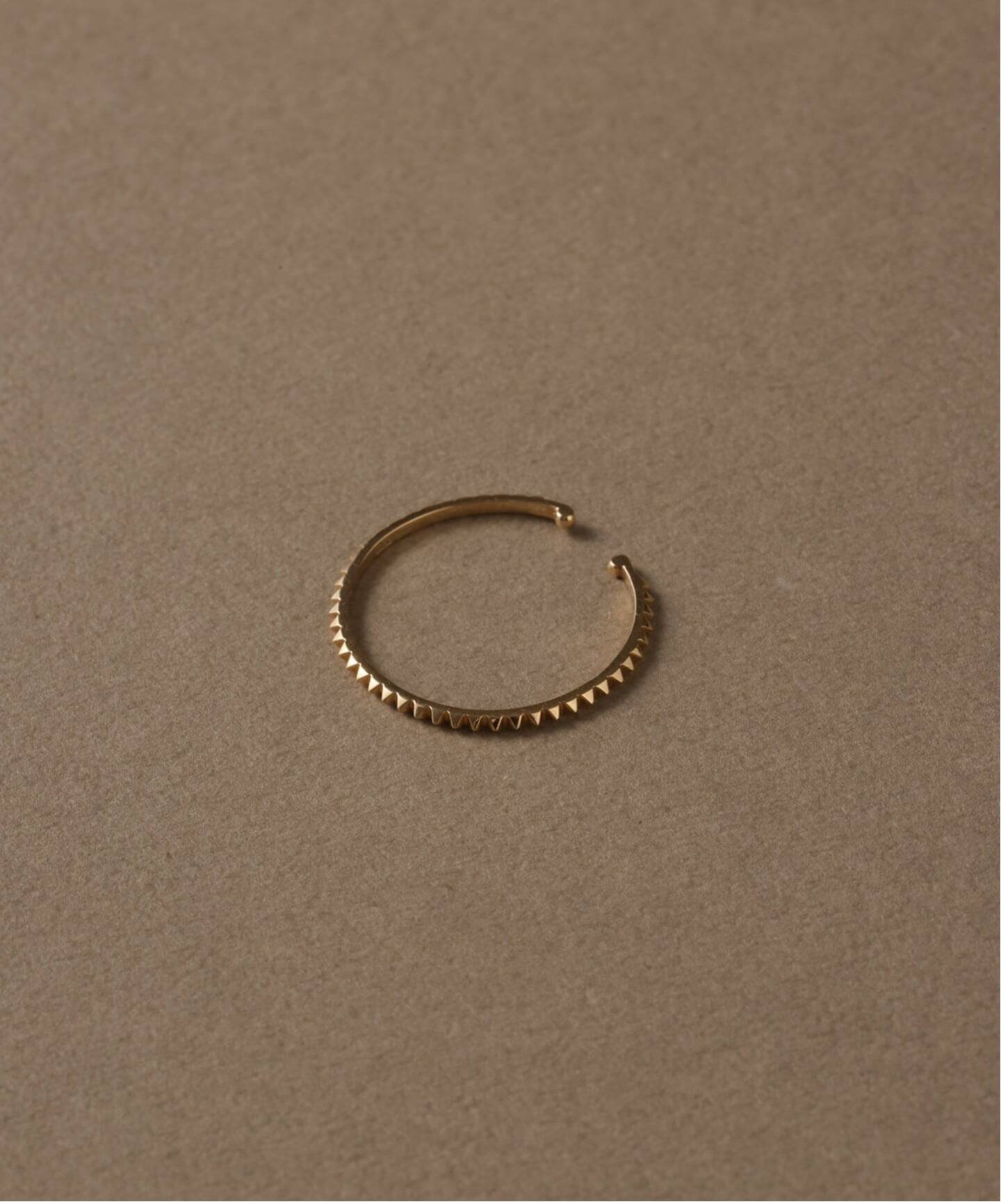 【スピック&スパン/Spick & Span】のスタッズイヤーカフ K10(片耳) インテリア・キッズ・メンズ・レディースファッション・服の通販 founy(ファニー) 　ファッション　Fashion　レディースファッション　Fashion for Women　イヤーカフ　Ear Cuffs　片耳　One-Ear, Single Earring　サークル　Circle, Round Design　ジュエリー　Jewelry, Accessories　スタッズ　Studs, Metal Accents　スポーツ　Sports, Activewear　スマート　Smart, Elegant　フォルム　Silhouette, Form　ゴールド|ID: prp329100004834773 ipo3291000000035214142