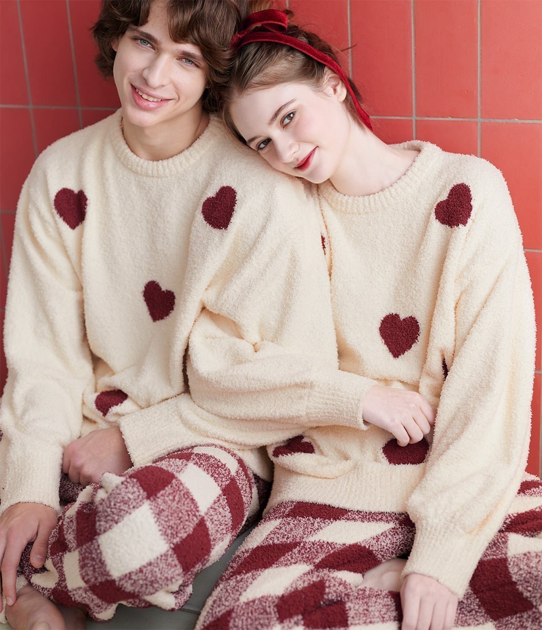 【ピーチジョン/PEACH JOHN】のカップルでおそろいコーデも楽しい!ホイップリーハートチェックパジャマ インテリア・キッズ・メンズ・レディースファッション・服の通販 founy(ファニー) 　ファッション　Fashion　レディースファッション　Fashion for Women　くるぶし　Ankle-Length　ストレート　Straight, Straight Cut　スリーブ　Sleeve, Long Sleeve / Short Sleeve　チェック　Check, Plaid, Tartan　定番　Standard, Basic Item　人気　Popular, Best Seller　長袖　Long Sleeve, Full Sleeve　パジャマ　Pajamas, Sleepwear　ブロック　Block, Solid Block Pattern　メンズ　Men's, Menswear　ランダム　Random, Irregular　おすすめ　Recommended / Our Picks　ギフト プレゼント　Gift / Present　レッド|ID: prp329100004834836 ipo3291000000035214834