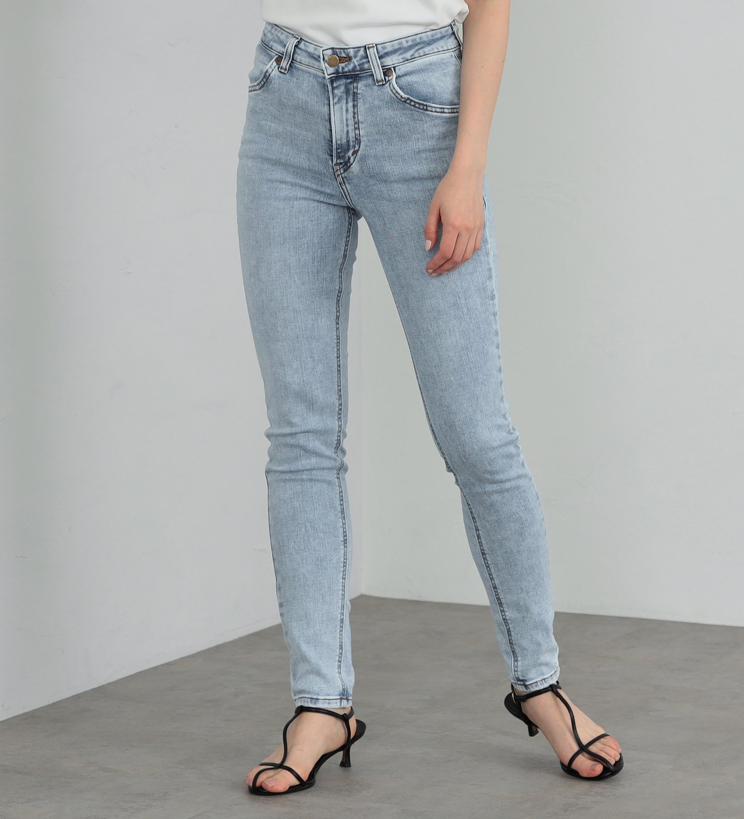 【エドウイン オンライン モール/EDWIN ONLINE MALL】のLee STANDARD WARDROBE LASTIC スキニーパンツ【ストレッチデニム】【OtonaMuse6月号掲載】 インテリア・キッズ・メンズ・レディースファッション・服の通販 founy(ファニー) 　雑誌掲載アイテム　Magazine Picks & Fashion Features　ファッション雑誌　Fashion Magazines　オトナミューズ　otona MUSE　ファッション　Fashion　レディースファッション　Fashion for Women　パンツ　Pants & Trousers　6月号　June Issue, Jun. Edition　スキニーデニム　Skinny Jeans, Slim Jeans　ストレッチ　Stretch, Stretchy Fabric　デニム　Denim, Jeans Material　定番　Standard, Basic Item　雑誌　Magazine, Fashion Magazine　淡色ブルー|ID: prp329100004834851 ipo3291000000035214956