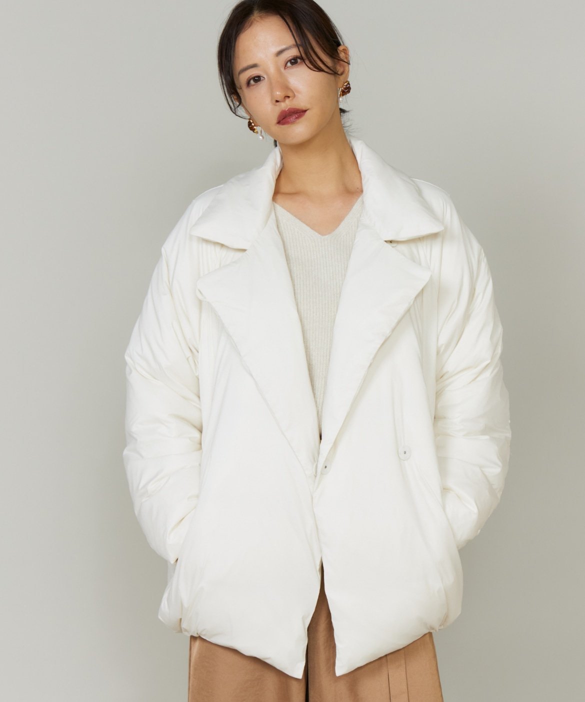 【イネド/INED】のピーコートダウン インテリア・キッズ・メンズ・レディースファッション・服の通販 founy(ファニー) 　ファッション　Fashion　レディースファッション　Fashion for Women　アウター　Coat / Outerwear Collection　コート・ロングコート・ピーコート　Long Coats, Peacoats & More　軽量　Lightweight, Ultra Light　スマート　Smart, Elegant　ダウン　Down, Puffer　バランス　Balance, Style Balance　フェザー　Feather, Feather Detail　フロント　Front, Front Design　ボトム　Bottoms, Lower Wear　ポケット　Pocket, Pocket Detail　防寒　Cold Protection, Winter-Ready　リラックス　Relax, Relaxed Fit　エレガント 上品　Elegant　オフホワイト|ID: prp329100004834946 ipo3291000000035215987