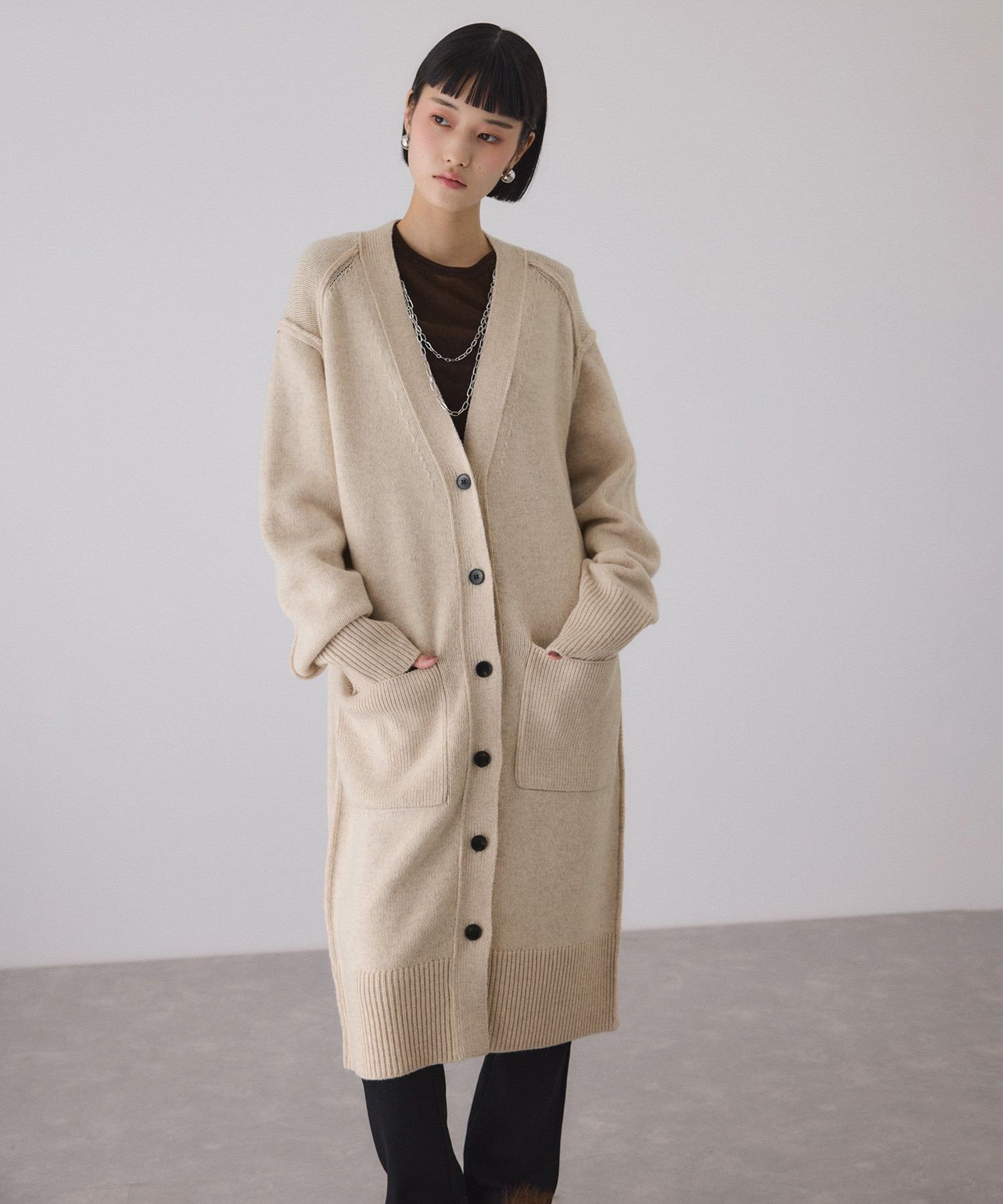 【アダム エ ロペ/ADAM ET ROPE'】のチェーンコンビカーディガンワンピース 人気、トレンドファッション・服の通販 founy(ファニー) 　ファッション　Fashion　レディースファッション　Fashion for Women　ワンピース　Dresses　インナー　Innerwear　カーディガン　Cardigan, Knitwear　シルバー　Silver, Metallic Silver　ダウン　Down, Puffer　チェーン　Chain, Chain Strap　ネックレス　Necklace, Pendant Necklace　ポケット　Pocket, Pocket Detail　ワイド　Wide, Wide Fit　おすすめ　Recommended / Our Picks　2025年　2025　2025-2026秋冬・A/W　Autumn/Winter 2025–26 AW25–26　 other-1|ID: prp329100004835095 ipo3291000000035217823