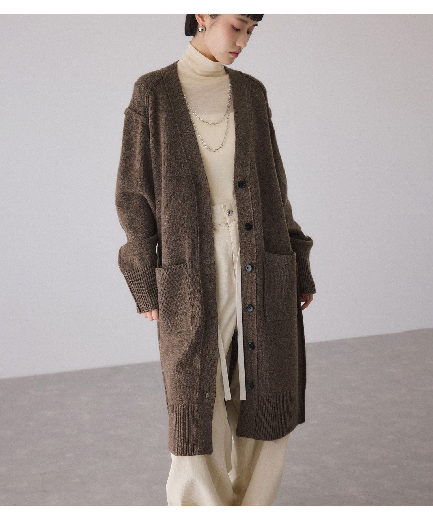【アダム エ ロペ/ADAM ET ROPE'】のチェーンコンビカーディガンワンピース インテリア・キッズ・メンズ・レディースファッション・服の通販 founy(ファニー) 　ファッション　Fashion　レディースファッション　Fashion for Women　ワンピース　Dresses　インナー　Innerwear　カーディガン　Cardigan, Knitwear　シルバー　Silver, Metallic Silver　ダウン　Down, Puffer　チェーン　Chain, Chain Strap　ネックレス　Necklace, Pendant Necklace　ポケット　Pocket, Pocket Detail　ワイド　Wide, Wide Fit　おすすめ　Recommended / Our Picks　2025年　2025　2025-2026秋冬・A/W　Autumn/Winter 2025–26 AW25–26　ダークブラウン系(21)|ID: prp329100004835095 ipo3291000000035217826