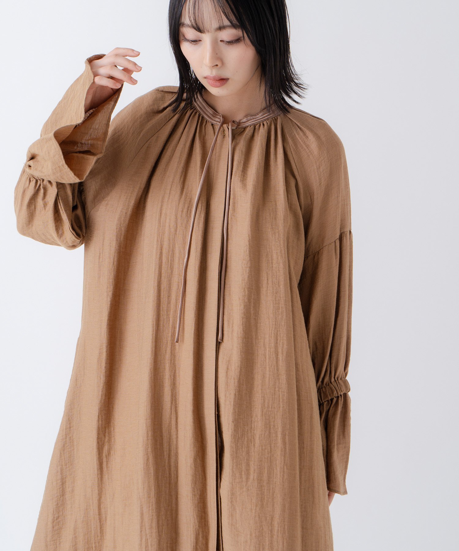 【ビーアパートメント/b apartment / MEN】の「WHYTO./ホワイト」ギャザースモックドレス 人気、トレンドファッション・服の通販 founy(ファニー) 　ファッション　Fashion　メンズファッション　Fashion for Men　ギャザー　Gathered, Ruffled　シンプル　Simple, Minimal　ドレス　Dress, One-Piece　フォルム　Silhouette, Form　フランス　France, French　フロント　Front, Front Design　リネン　Linen, Linen Fabric　S/S・春夏　SS, Spring/Summer, Warm Season　再入荷　Restock / Back in Stock　おすすめ　Recommended / Our Picks　夏　Summer　2024年　2024　2024春夏・S/S　Spring/Summer 2024 SS24　 other-1|ID: prp329100004835131 ipo3291000000035218609