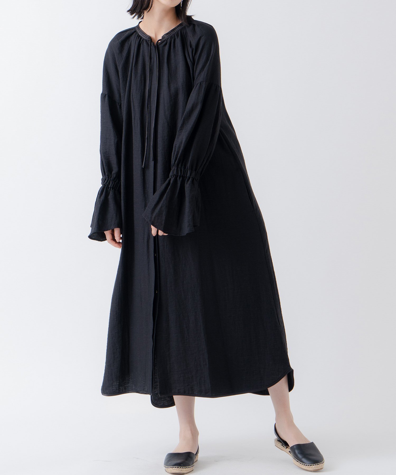 【ビーアパートメント/b apartment / MEN】の「WHYTO./ホワイト」ギャザースモックドレス インテリア・キッズ・メンズ・レディースファッション・服の通販 founy(ファニー) 　ファッション　Fashion　メンズファッション　Fashion for Men　ギャザー　Gathered, Ruffled　シンプル　Simple, Minimal　ドレス　Dress, One-Piece　フォルム　Silhouette, Form　フランス　France, French　フロント　Front, Front Design　リネン　Linen, Linen Fabric　S/S・春夏　SS, Spring/Summer, Warm Season　再入荷　Restock / Back in Stock　おすすめ　Recommended / Our Picks　夏　Summer　2024年　2024　2024春夏・S/S　Spring/Summer 2024 SS24　BLACK|ID: prp329100004835131 ipo3291000000035218611