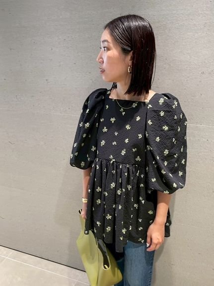 【ミラオーウェン/Mila Owen】のバックリボンバルーンスリーブチュニック インテリア・キッズ・メンズ・レディースファッション・服の通販 founy(ファニー) 　ファッション　Fashion　レディースファッション　Fashion for Women　トップス・カットソー　Cut & Sew Tops　おすすめ　Recommended / Our Picks　エアリー　Airy Texture　スクエア　Square, Square Shape　スマート　Smart, Elegant　スリーブ　Sleeve, Long Sleeve / Short Sleeve　デニム　Denim, Jeans Material　バルーン　Balloon, Balloon Silhouette　フォルム　Silhouette, Form　リボン　Ribbon, Bow　BLK[009]|ID: prp329100004835140 ipo3291000000035218749