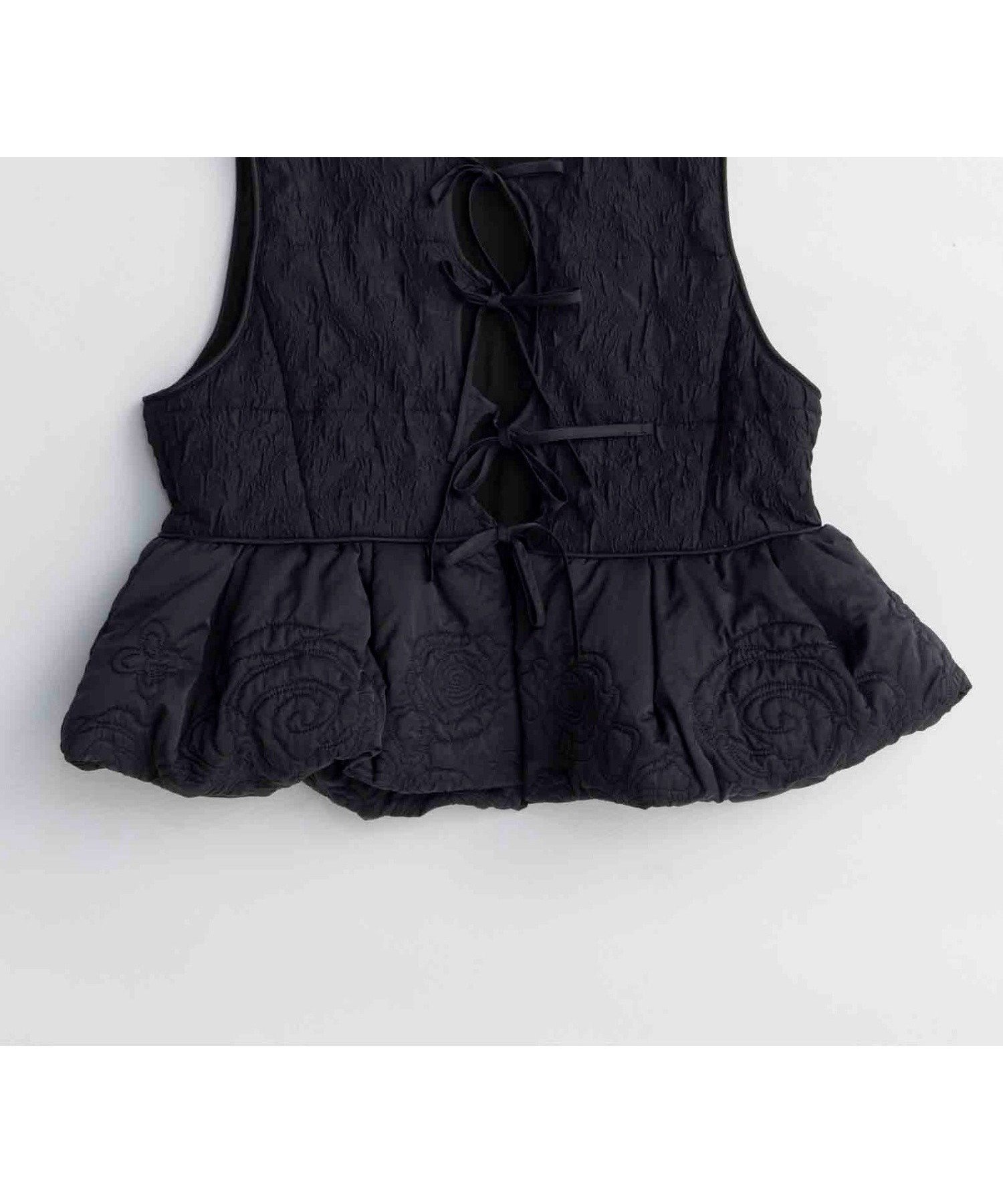 【メゾンスペシャル/MAISON SPECIAL】のEmbroidery Peplum Vest 人気、トレンドファッション・服の通販 founy(ファニー) 　ファッション　Fashion　レディースファッション　Fashion for Women　アウター　Coat / Outerwear Collection　トップス・カットソー　Cut & Sew Tops　ベスト&ジレ / 重ね着スタイル　Vests & Gilets　ガーリー　Girly, Feminine Style　センター　Center, Center Line　デニム　Denim, Jeans Material　フロント　Front, Front Design　ペプラム　Peplum, Flared Hem　リボン　Ribbon, Bow　エレガント 上品　Elegant　防寒　Cold Protection, Winter-Ready　 other-1|ID: prp329100004835162 ipo3291000000035219073