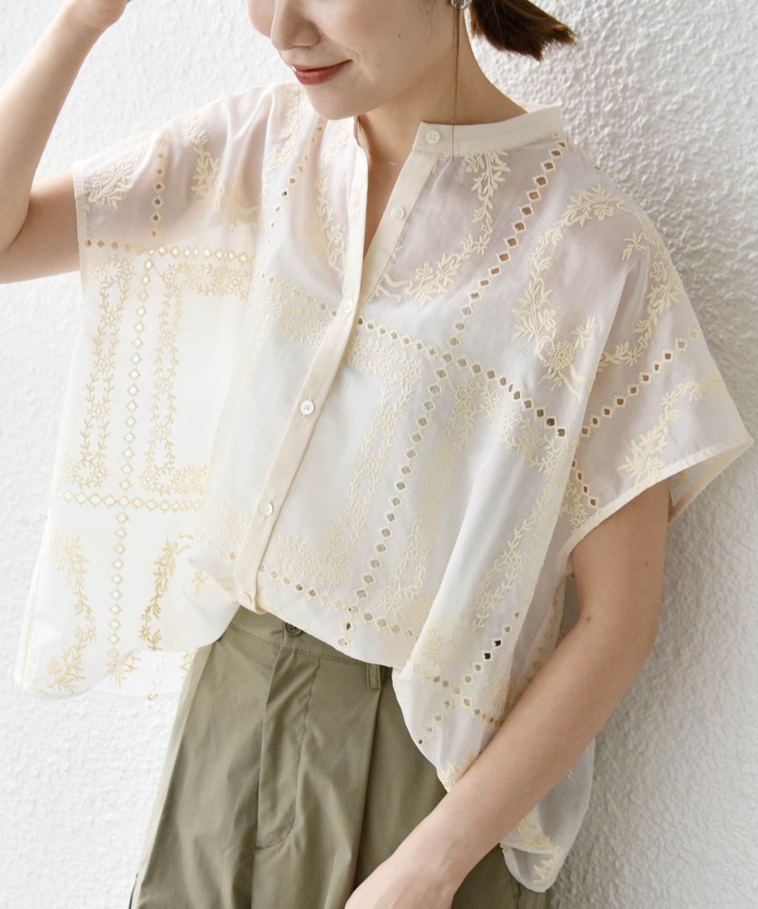 【シップス フォー ウィメン/SHIPS】のSHIPS any 手洗い可能 エンブロイダリー レース シアー フレンチスリーブ シャツ インテリア・キッズ・メンズ・レディースファッション・服の通販 founy(ファニー) 　ファッション　Fashion　レディースファッション　Fashion for Women　トップス・カットソー　Cut & Sew Tops　シャツ・ブラウス・オフィスカジュアル　Elegant Blouses & Button-Ups　アンティーク　Antique-Inspired　エンブロイダリー　Embroidery Design　洗える　Machine Washable　シアー　Sheer, See-Through　スタンド　Stand Collar, Upright Stand　スリーブ　Sleeve, Long Sleeve / Short Sleeve　デニム　Denim, Jeans Material　ハンカチ　Handkerchief, Hanky　バランス　Balance, Style Balance　パイピング　Piping, Trim Design　フレンチ　French, French Style　ボックス　Boxy, Box Shape　ボトム　Bottoms, Lower Wear　レース　Lace, Lace Fabric　ビジネス 仕事 通勤　Business / Work / Commuting　2025年　2025　2025-2026秋冬・A/W　Autumn/Winter 2025–26 AW25–26　ホワイト|ID: prp329100004835166 ipo3291000000035219144