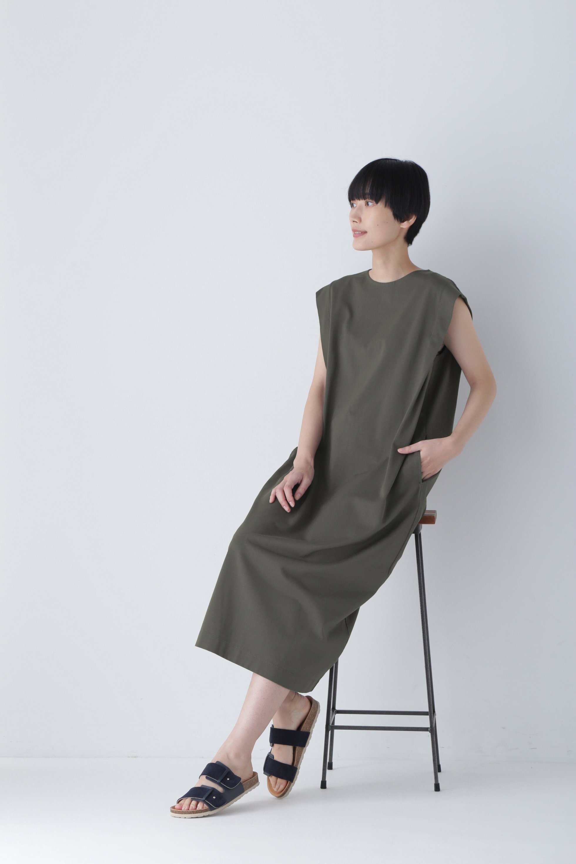 【ヒューマンウーマン/HUMAN WOMAN】の引き揃え天竺ワンピース インテリア・キッズ・メンズ・レディースファッション・服の通販 founy(ファニー) 　ファッション　Fashion　レディースファッション　Fashion for Women　ワンピース　Dresses　おすすめ　Recommended / Our Picks　カーディガン　Cardigan, Knitwear　スタンダード　Standard, Basic　スリーブ　Sleeve, Long Sleeve / Short Sleeve　フレンチ　French, French Style　ロング　Long, Long-Length　チャコール1|ID: prp329100004835176 ipo3291000000035219306