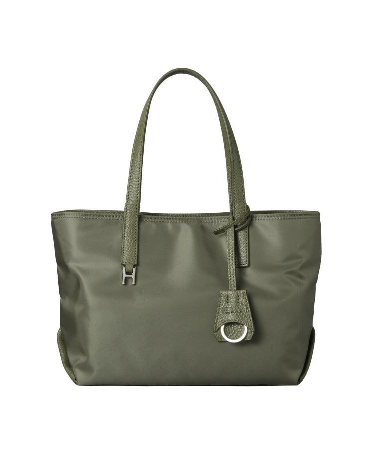 【ヒロフ/HIROFU】の【リベロ】ナイロン トートバッグ M(商品番号 P25-39313) インテリア・キッズ・メンズ・レディースファッション・服の通販 founy(ファニー) 　ファッション　Fashion　レディースファッション　Fashion for Women　バッグ　Bags　イタリア　Italy　シンプル　Simple, Minimal　スポーティ　Sporty, Casual Athletic　チャーム　Charm, Pendant　パッチ　Patch, Appliqué　ポケット　Pocket, Pocket Detail　マグネット　Magnet, Magnetic Closure　メタル　Metal, Metal Parts　おすすめ　Recommended / Our Picks　エレガント 上品　Elegant　ビジネス 仕事 通勤　Business / Work / Commuting　オレガノ|ID: prp329100004835191 ipo3291000000035219619