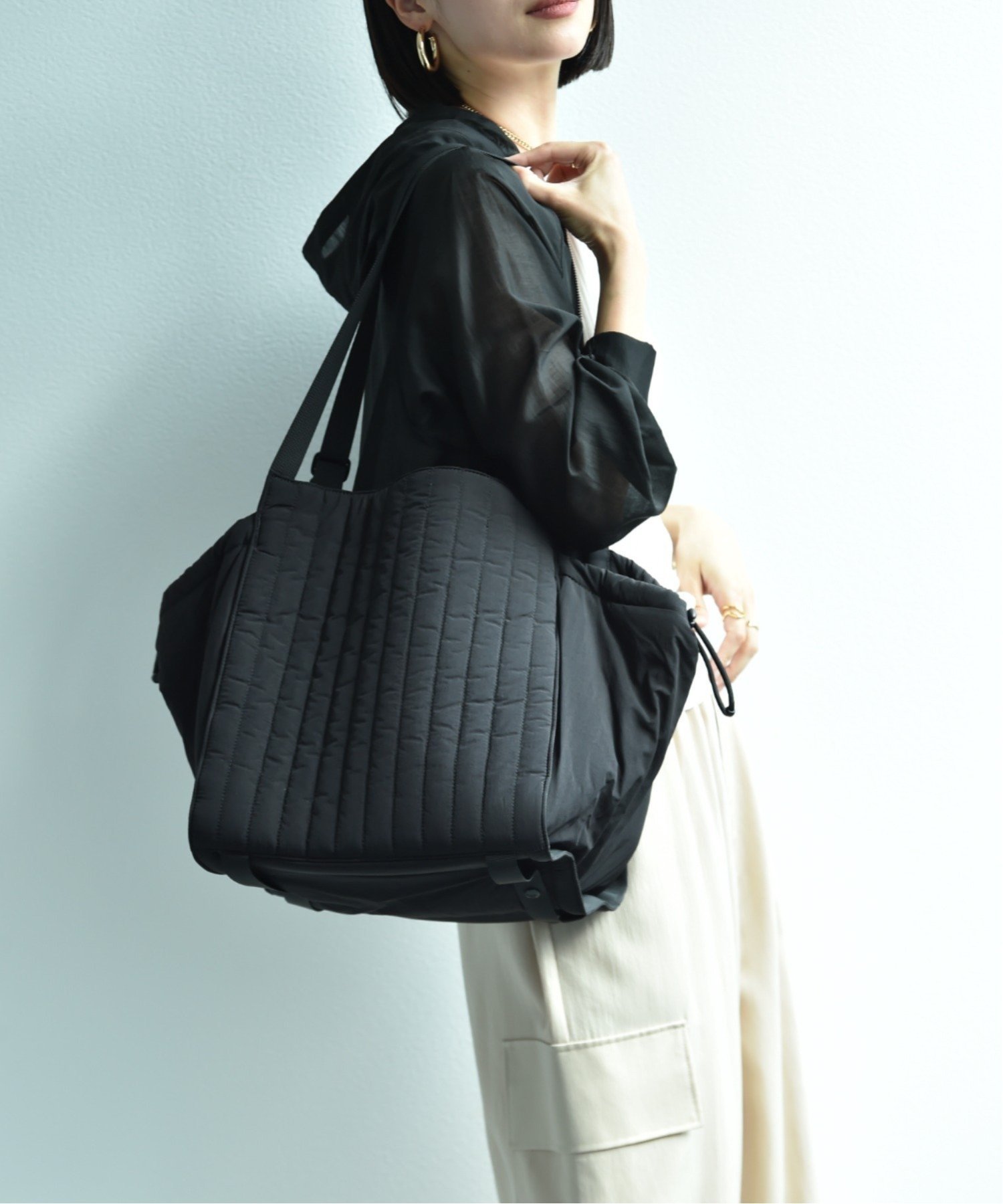 【インタープラネット/INTERPLANET】の【SOLPRESA】NYLON QUILETING TOTE BAG インテリア・キッズ・メンズ・レディースファッション・服の通販 founy(ファニー) 　ファッション　Fashion　レディースファッション　Fashion for Women　バッグ　Bags　コレクション　Collection, Seasonal Line　巾着　Drawstring Bag, Kinchaku　スポーツ　Sports, Activewear　ポケット　Pocket, Pocket Detail　ヨガ　Yoga, Yoga Wear　A/W・秋冬　Autumn/Winter　ビジネス 仕事 通勤　Business / Work / Commuting　ブラック|ID: prp329100004835202 ipo3291000000035219779