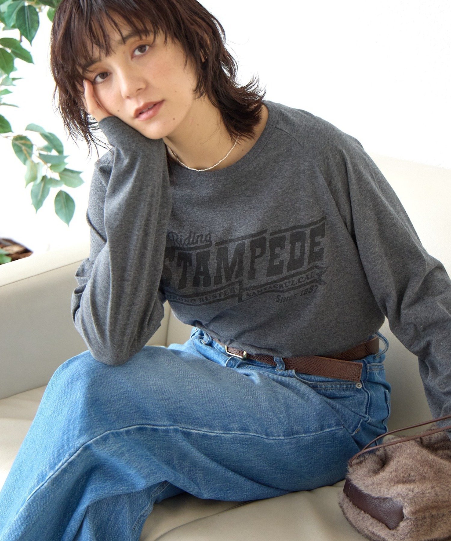 【リヴドロワ/RIVE DROITE】の【ヴィンテージライクな着こなしに】ヴィンテージロゴTee インテリア・キッズ・メンズ・レディースファッション・服の通販 founy(ファニー) 　ファッション　Fashion　レディースファッション　Fashion for Women　ヴィンテージ　Vintage Style　グラフィック　Graphic, Graphic Design　ジャケット　Jacket, Outerwear　スリーブ　Sleeve, Long Sleeve / Short Sleeve　ダウン　Down, Puffer　再入荷　Restock / Back in Stock　おすすめ　Recommended / Our Picks　チャコールグレー|ID: prp329100004835281 ipo3291000000035220634