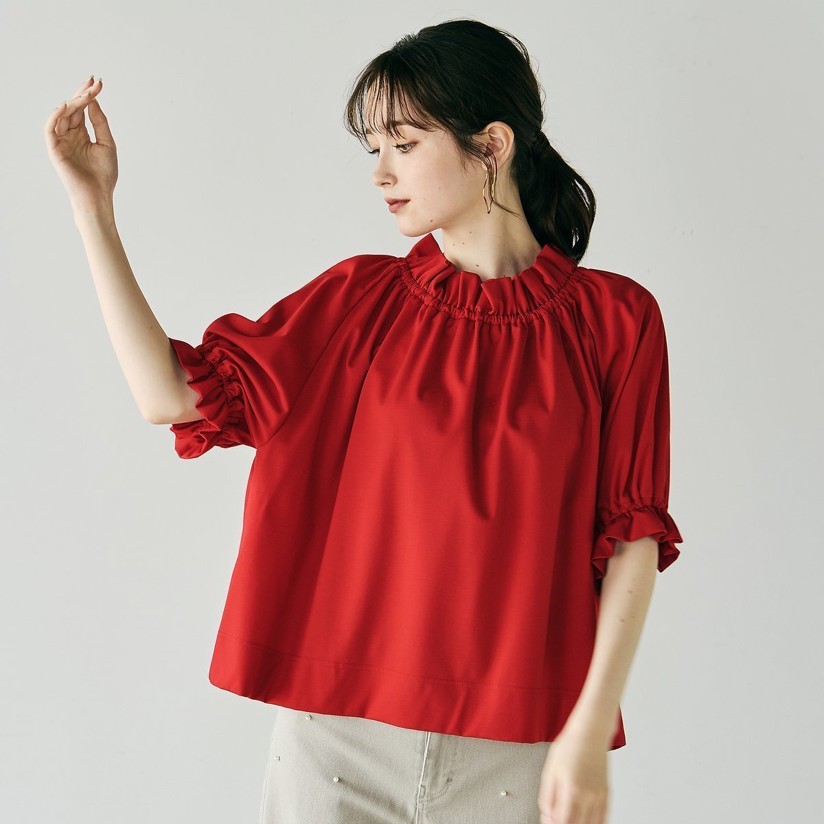 【ローズティアラ/Rose Tiara】のギャザーカットソー インテリア・キッズ・メンズ・レディースファッション・服の通販 founy(ファニー) 　ファッション　Fashion　レディースファッション　Fashion for Women　トップス・カットソー　Cut & Sew Tops　カットソー・ベーシックTシャツ　Cut-and-Sewn Tops / Stretch Tees & Basics　ギャザー　Gathered, Ruffled　スタンダード　Standard, Basic　スマート　Smart, Elegant　ドレープ　Drape, Draping Fabric　フェミニン　Feminine, Girly　フォルム　Silhouette, Form　プリント　Print, Printed Pattern　ポケット　Pocket, Pocket Detail　レッド|ID: prp329100004835285 ipo3291000000035220700