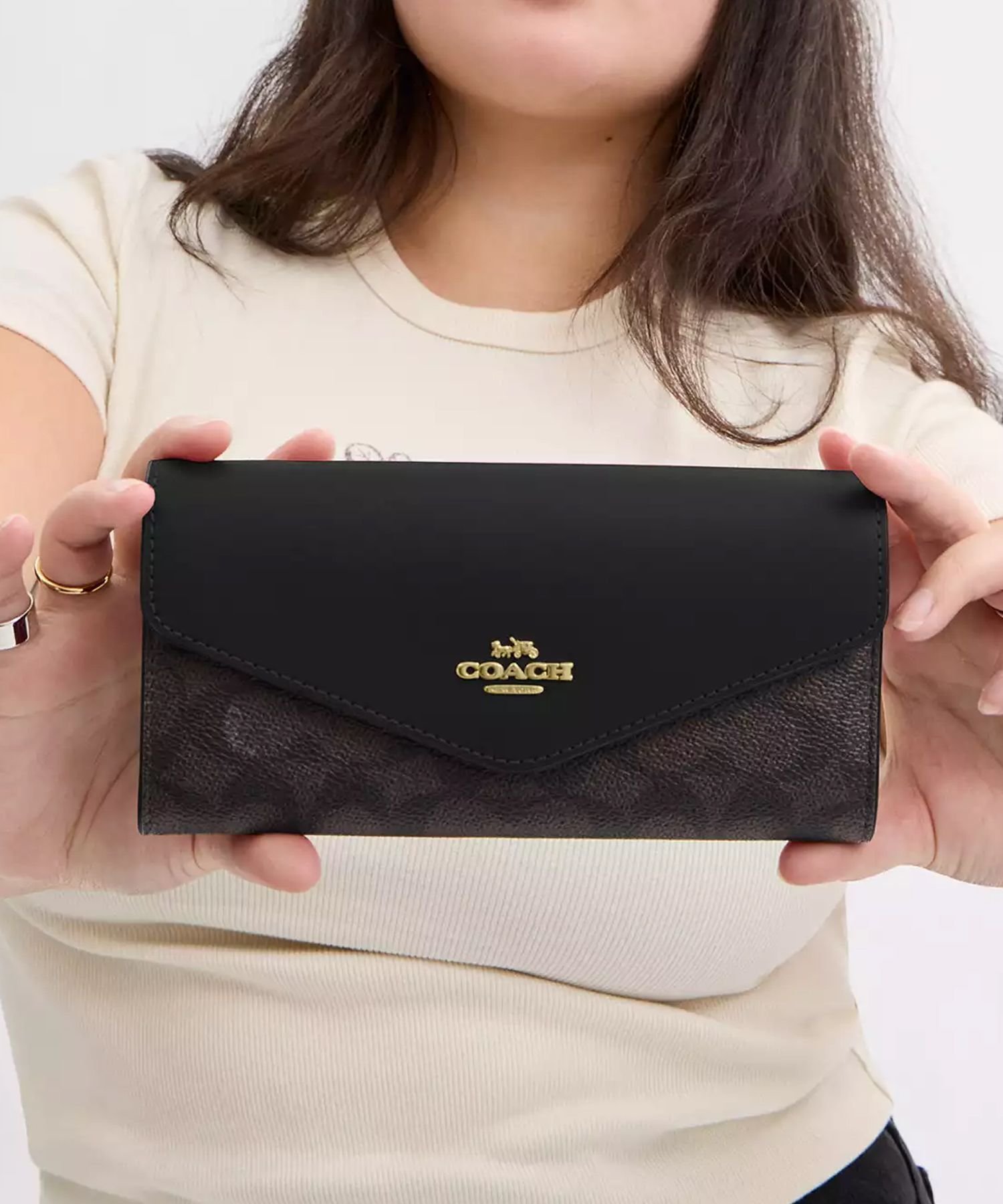 【コーチ/COACH】の【公式】エンベロープ ウォレット・シグネチャー キャンバス インテリア・キッズ・メンズ・レディースファッション・服の通販 founy(ファニー) 　ファッション　Fashion　レディースファッション　Fashion for Women　キャンバス　Canvas, Canvas Fabric　シューズ　Shoes, Footwear　ジップ　Zip, Zipper　ポケット　Pocket, Pocket Detail　財布　Wallet, Purse　BLACK|ID: prp329100004835535 ipo3291000000035222494