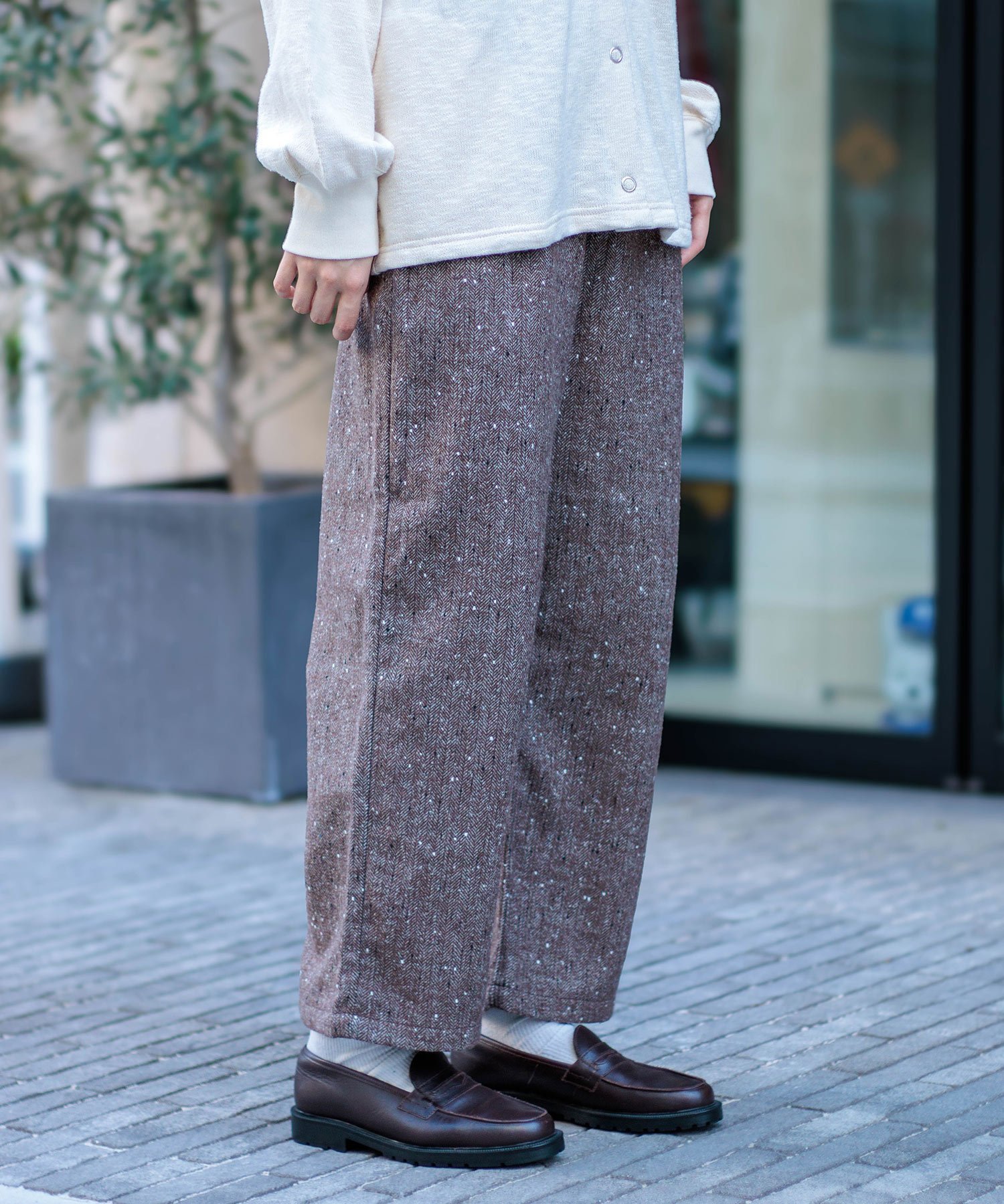 【ドミンゴ/DOMINGO】のウールライクへリンボン プルオントラウザー インテリア・キッズ・メンズ・レディースファッション・服の通販 founy(ファニー) 　ファッション　Fashion　レディースファッション　Fashion for Women　シンプル　Simple, Minimal　ストレート　Straight, Straight Cut　タイツ　Tights, Legwear　ネップ　Nepp, Slub Yarn　フィット　Fit, Slim Fit　ミックス　Mix, Mixed Style　リラックス　Relax, Relaxed Fit　ワイド　Wide, Wide Fit　A/W・秋冬　Autumn/Winter　エレガント 上品　Elegant　ブラウン|ID: prp329100004835652 ipo3291000000035223234