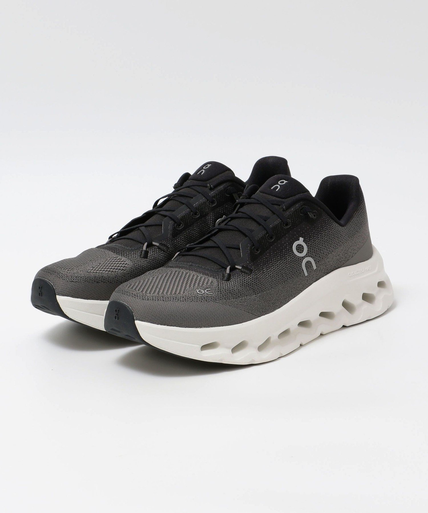 【シップス/SHIPS / MEN】のOn Cloudtilt インテリア・キッズ・メンズ・レディースファッション・服の通販 founy(ファニー) 　ファッション　Fashion　メンズファッション　Fashion for Men　クッション　Cushion, Throw Pillow　ソックス　Socks, Hosiery　ランニング　Running, Running Wear, Activewear, Jogging　軽量　Lightweight, Ultra Light　ダークグレー|ID: prp329100004835680 ipo3291000000035223439