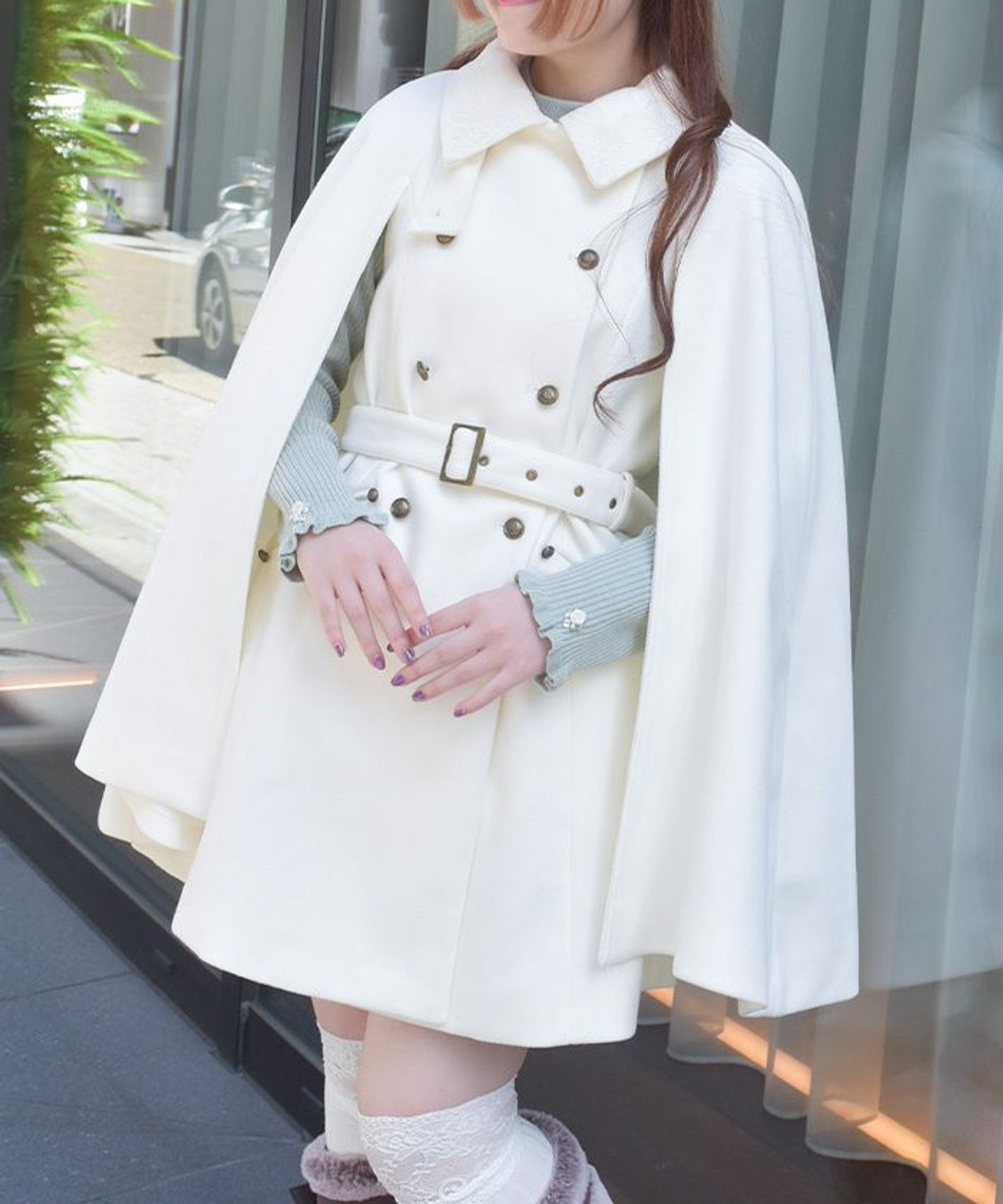 【アクシーズファム/axes femme】のダブルボタンケープコート インテリア・キッズ・メンズ・レディースファッション・服の通販 founy(ファニー) 　ファッション　Fashion　レディースファッション　Fashion for Women　アウター　Coat / Outerwear Collection　コート・ロングコート・ピーコート　Long Coats, Peacoats & More　ガーリー　Girly, Feminine Style　クラシカル　Classical, Vintage-Inspired　ショート　Short, Short Length　スタイリッシュ　Stylish, Fashionable　ダブル　Double, Double-Breasted　ボトム　Bottoms, Lower Wear　リボン　Ribbon, Bow　レース　Lace, Lace Fabric　ロング　Long, Long-Length　エレガント 上品　Elegant　白|ID: prp329100004835801 ipo3291000000035224261