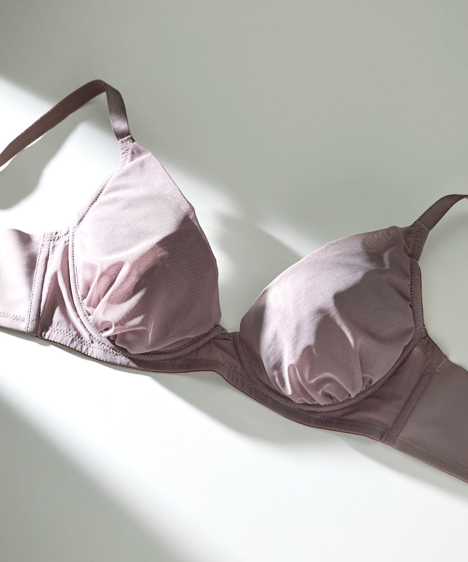 【ウンナナクール/une nana cool】の小さく見せるブラ ミニマイザーブラ シンプル インテリア・キッズ・メンズ・レディースファッション・服の通販 founy(ファニー) 　ファッション　Fashion　レディースファッション　Fashion for Women　2025年　2025　2025-2026秋冬・A/W　Autumn/Winter 2025–26 AW25–26　カッティング　Cutting Detail　コンパクト　Compact, Small Size　シンプル　Simple, Minimal　ブラジャー　Bra, Lingerie　ワイヤー　Wire, Wired Bra　グレイッシュベージュ|ID: prp329100004835802 ipo3291000000035224269