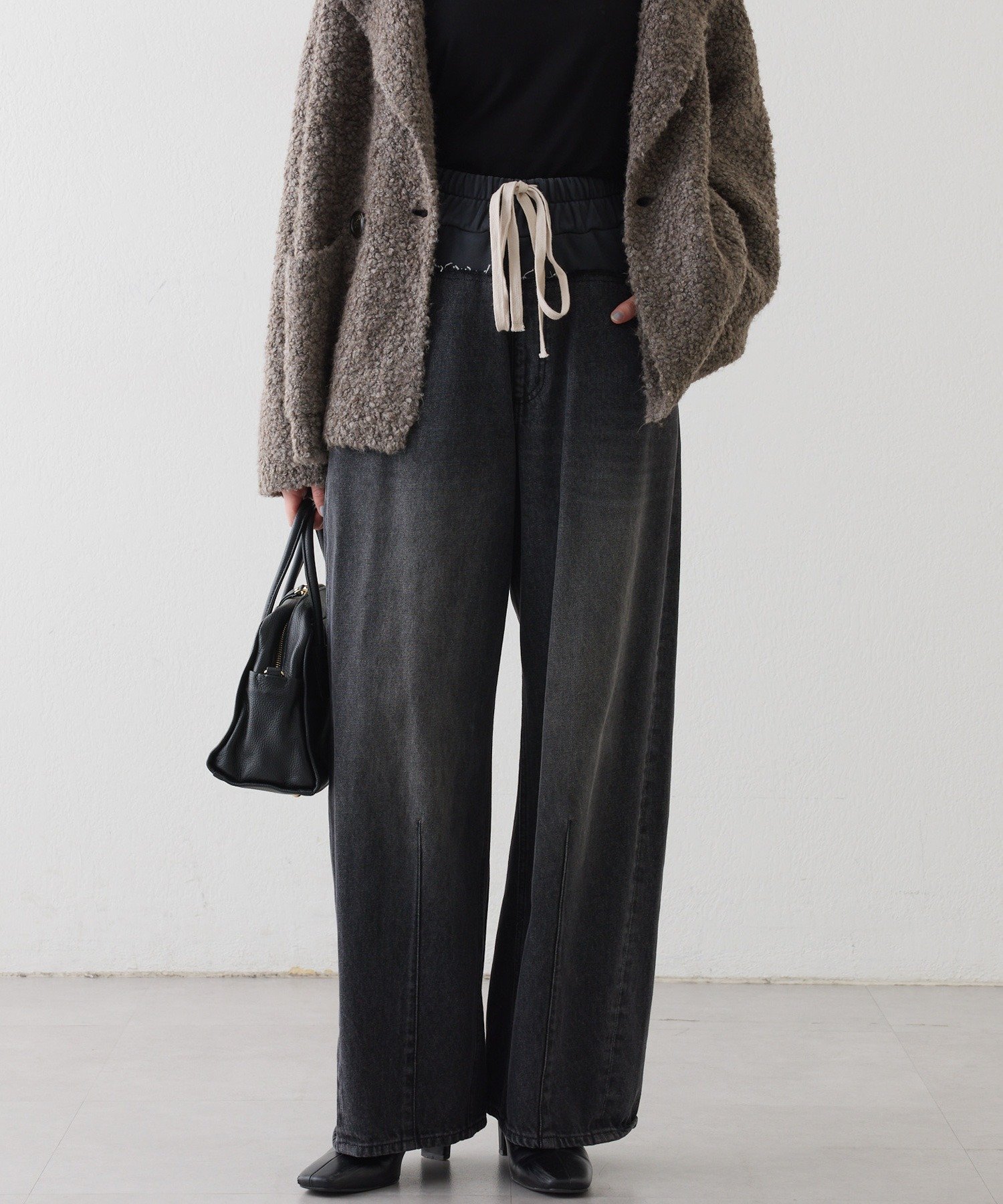 【リヴドロワ/RIVE DROITE】の【キャッチーなデザイン】スウェットドッキングデニム 人気、トレンドファッション・服の通販 founy(ファニー) 　ファッション　Fashion　レディースファッション　Fashion for Women　トップス・カットソー　Cut & Sew Tops　レディースパーカー・カジュアルフーディー　Casual Hoodies & Sweatshirts　スウェット・クルーネックトップス　Sweatshirts & Crewnecks / Relaxed Fit Sweat Tops　ウォッシュ　Washed Finish　コンビ　Combo, Combination Style　デニム　Denim, Jeans Material　ドッキング　Docking, Mixed Material　ポケット　Pocket, Pocket Detail　再入荷　Restock / Back in Stock　おすすめ　Recommended / Our Picks　 other-1|ID: prp329100004835828 ipo3291000000035224433