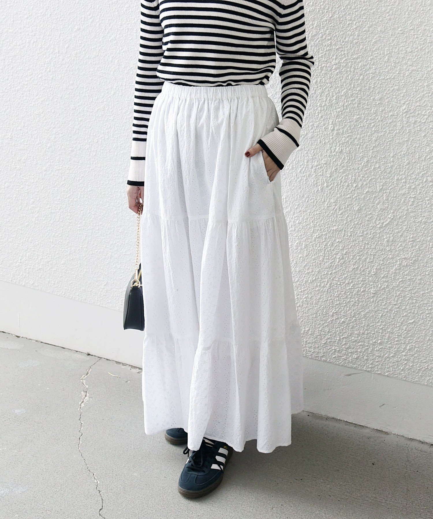 【シップス フォー ウィメン/SHIPS】のSHIPS any 洗濯機可能 エンブロイダリー シャンブレー ティアード スカート インテリア・キッズ・メンズ・レディースファッション・服の通販 founy(ファニー) 　ファッション　Fashion　レディースファッション　Fashion for Women　スカート　Skirts　ティアードスカート　Tiered Skirts　インド　Indian Textile　エンブロイダリー　Embroidery Design　洗える　Machine Washable　コンパクト　Compact, Small Size　今季　This Season, Current Season　シャンブレー　Chambray, Denim-Like Fabric　ティアード　Tiered, Tiered Style　バランス　Balance, Style Balance　ポケット　Pocket, Pocket Detail　ホワイト|ID: prp329100004835875 ipo3291000000035224786