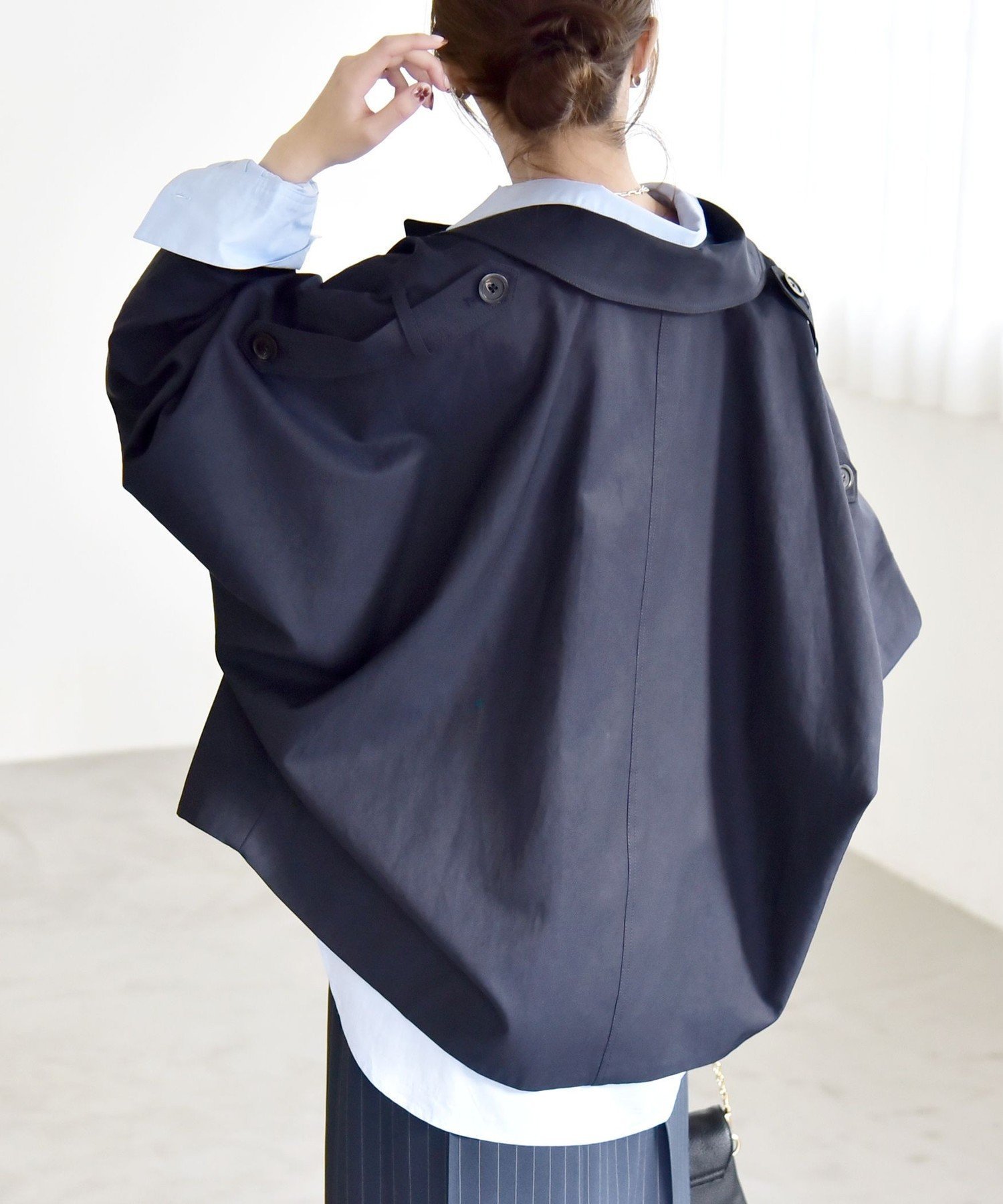 【シップス フォー ウィメン/SHIPS】のquaranciel ドルマンスリーブ ショート トレンチ コート インテリア・キッズ・メンズ・レディースファッション・服の通販 founy(ファニー) 　ファッション　Fashion　レディースファッション　Fashion for Women　アウター　Coat / Outerwear Collection　コート・ロングコート・ピーコート　Long Coats, Peacoats & More　トレンチコート / 春秋の定番アウター　Trench Coats　カフス　Cuff Design　クラシカル　Classical, Vintage-Inspired　コンパクト　Compact, Small Size　ショート　Short, Short Length　ダブル　Double, Double-Breasted　トレンチ　Trench, Trench Coat　トレンド　Trend, Trending Now　ドレープ　Drape, Draping Fabric　バランス　Balance, Style Balance　フィット　Fit, Slim Fit　フロント　Front, Front Design　ボトム　Bottoms, Lower Wear　リラックス　Relax, Relaxed Fit　ワイド　Wide, Wide Fit　おすすめ　Recommended / Our Picks　2026年　2026　ネイビー|ID: prp329100004835964 ipo3291000000035225482