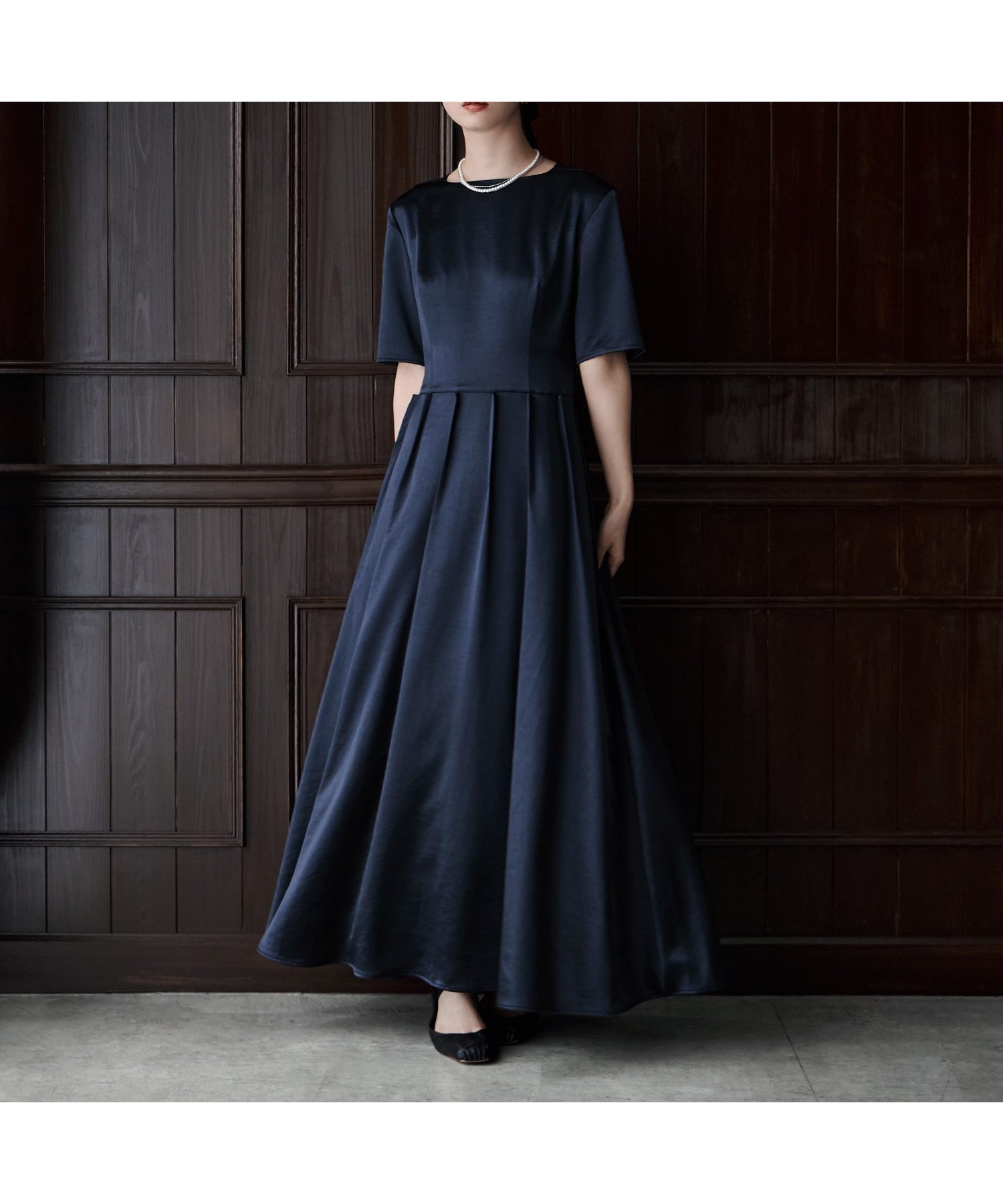 【ビーフラット/bflat】のサテンウエストタックドレス 人気、トレンドファッション・服の通販 founy(ファニー) 　ファッション　Fashion　レディースファッション　Fashion for Women　ワンピース　Dresses　フォーマル・パーティードレス・結婚式用ドレス　Elegant & Casual Dresses　サテン　Satin, Glossy Fabric　シンプル　Simple, Minimal　スクエア　Square, Square Shape　とろみ　Fluid, Flowy Fabric　トレンド　Trend, Trending Now　ドレープ　Drape, Draping Fabric　なめらか　Smooth, Silky Texture　ポケット　Pocket, Pocket Detail　リラックス　Relax, Relaxed Fit　おすすめ　Recommended / Our Picks　結婚式　Wedding　 other-1|ID: prp329100004836027 ipo3291000000035225894