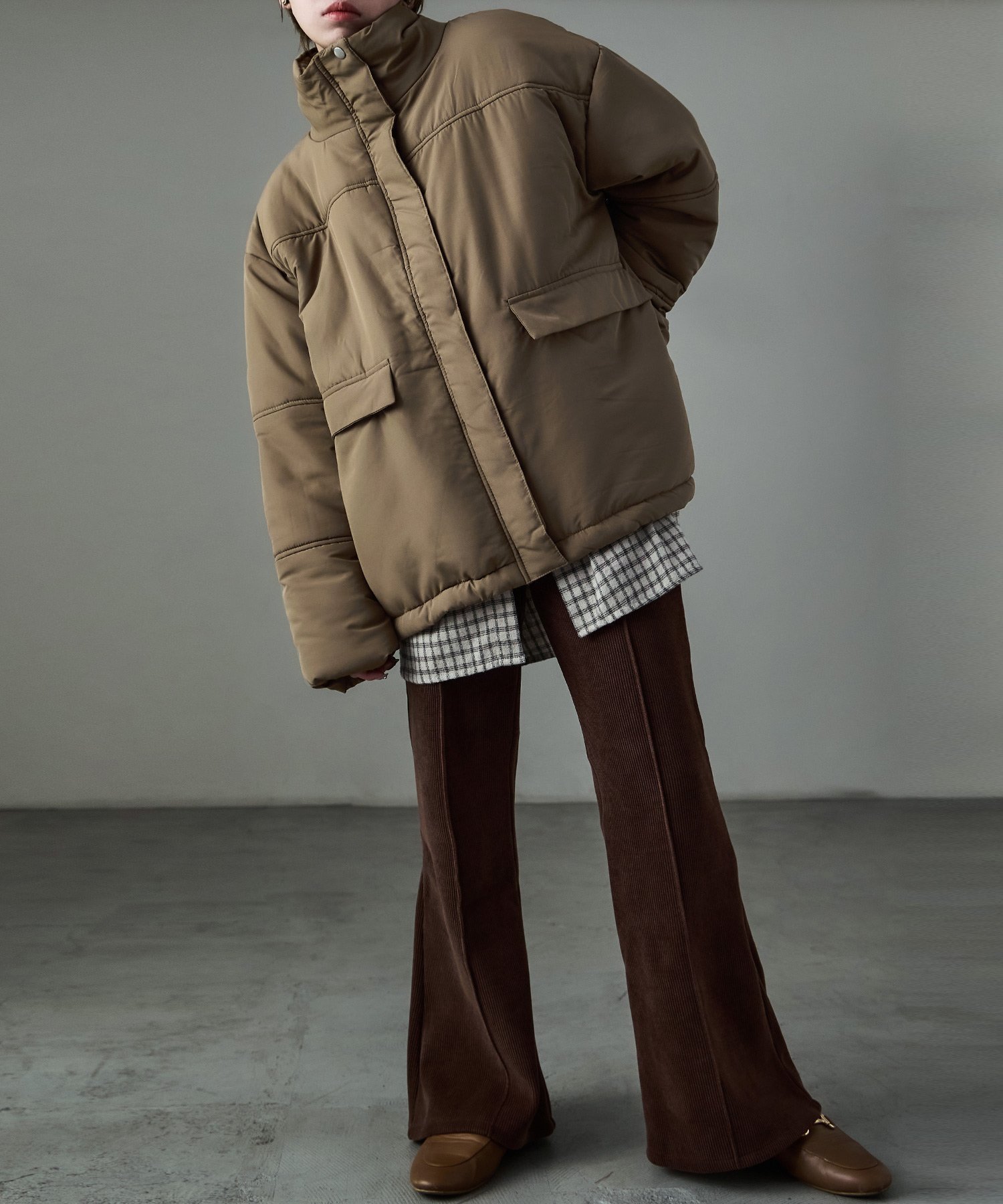 【ビーフラット/bflat】のスタンドカラー中綿パディングコート インテリア・キッズ・メンズ・レディースファッション・服の通販 founy(ファニー) 　ファッション　Fashion　レディースファッション　Fashion for Women　アウター　Coat / Outerwear Collection　コート・ロングコート・ピーコート　Long Coats, Peacoats & More　おすすめ　Recommended / Our Picks　シンプル　Simple, Minimal　ジップ　Zip, Zipper　スタンド　Stand Collar, Upright Stand　トレンド　Trend, Trending Now　ドローコード　Drawcord, Drawstring Cord　バルーン　Balloon, Balloon Silhouette　マフラー　Scarf, Muffler　軽量　Lightweight, Ultra Light　モカ|ID: prp329100004836064 ipo3291000000035226241