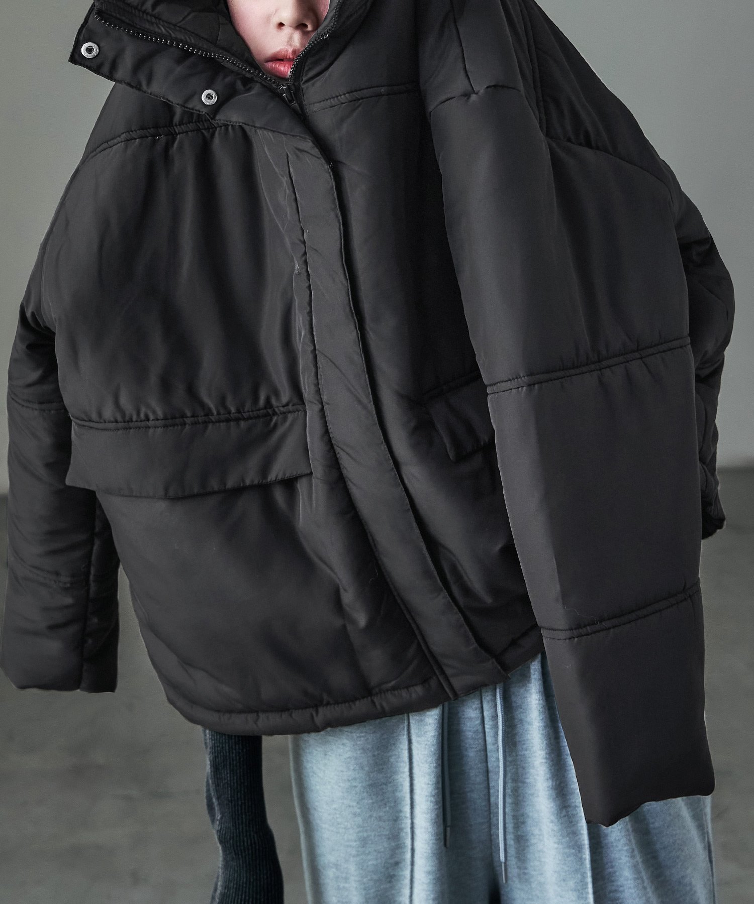 【ビーフラット/bflat】のスタンドカラー中綿パディングコート インテリア・キッズ・メンズ・レディースファッション・服の通販 founy(ファニー) 　ファッション　Fashion　レディースファッション　Fashion for Women　アウター　Coat / Outerwear Collection　コート・ロングコート・ピーコート　Long Coats, Peacoats & More　おすすめ　Recommended / Our Picks　シンプル　Simple, Minimal　ジップ　Zip, Zipper　スタンド　Stand Collar, Upright Stand　トレンド　Trend, Trending Now　ドローコード　Drawcord, Drawstring Cord　バルーン　Balloon, Balloon Silhouette　マフラー　Scarf, Muffler　軽量　Lightweight, Ultra Light　ブラック|ID: prp329100004836064 ipo3291000000035226242