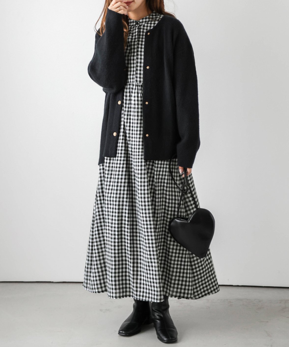 【ラジュール/Lajour】のギャザーシャツワンピース インテリア・キッズ・メンズ・レディースファッション・服の通販 founy(ファニー) 　ファッション　Fashion　レディースファッション　Fashion for Women　ワンピース　Dresses　シャツワンピース / 1枚で着映えコーデ　Shirt Dresses　ギャザー　Gathered, Ruffled　無地　Plain, Solid Color　ブラックチェック|ID: prp329100004836078 ipo3291000000035226343